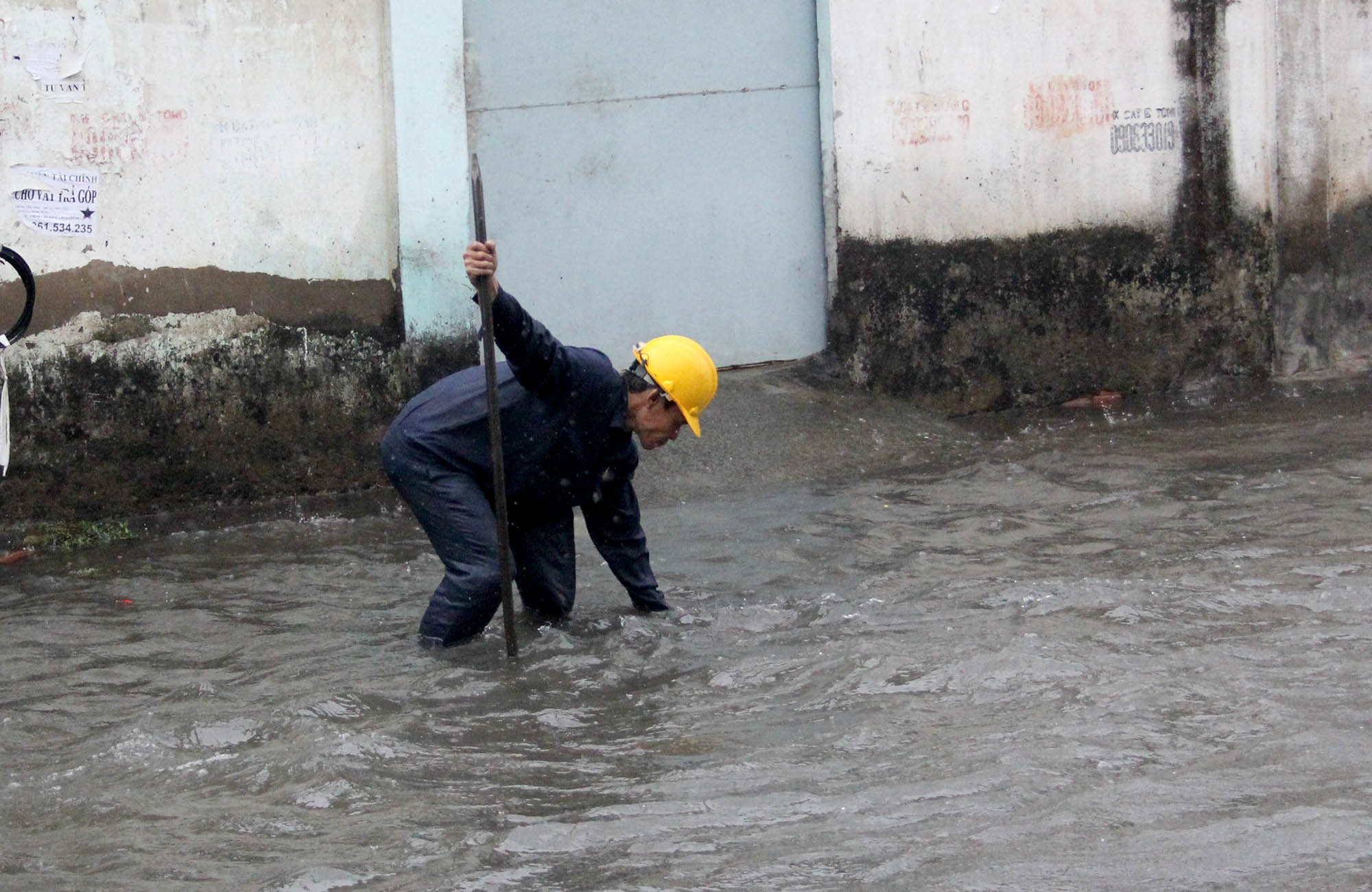 đường ở Sài Gòn ngập sau mưa lớn ảnh 2 duong o Sai Gon ngap sau mua lon anh 2