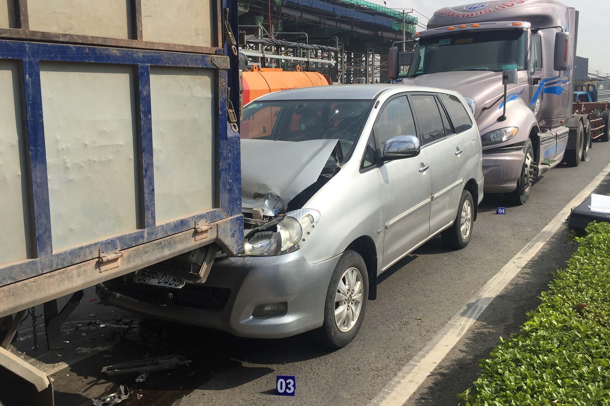 Nguoi nuoc ngoai thoat chet sau tai nan lien hoan o Sai Gon hinh anh