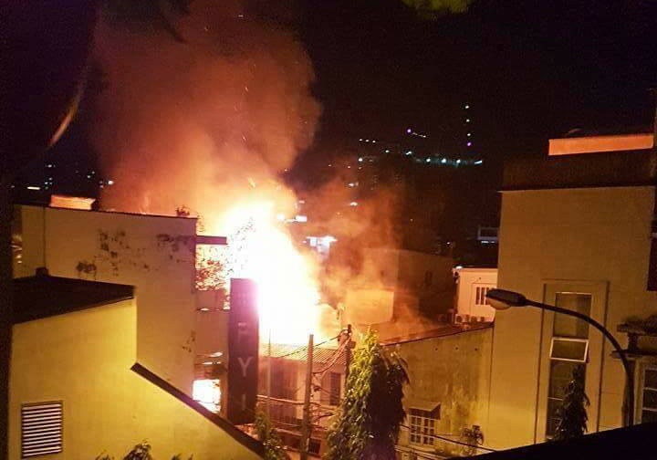 Chay nha giua trung tam Sai Gon hinh anh