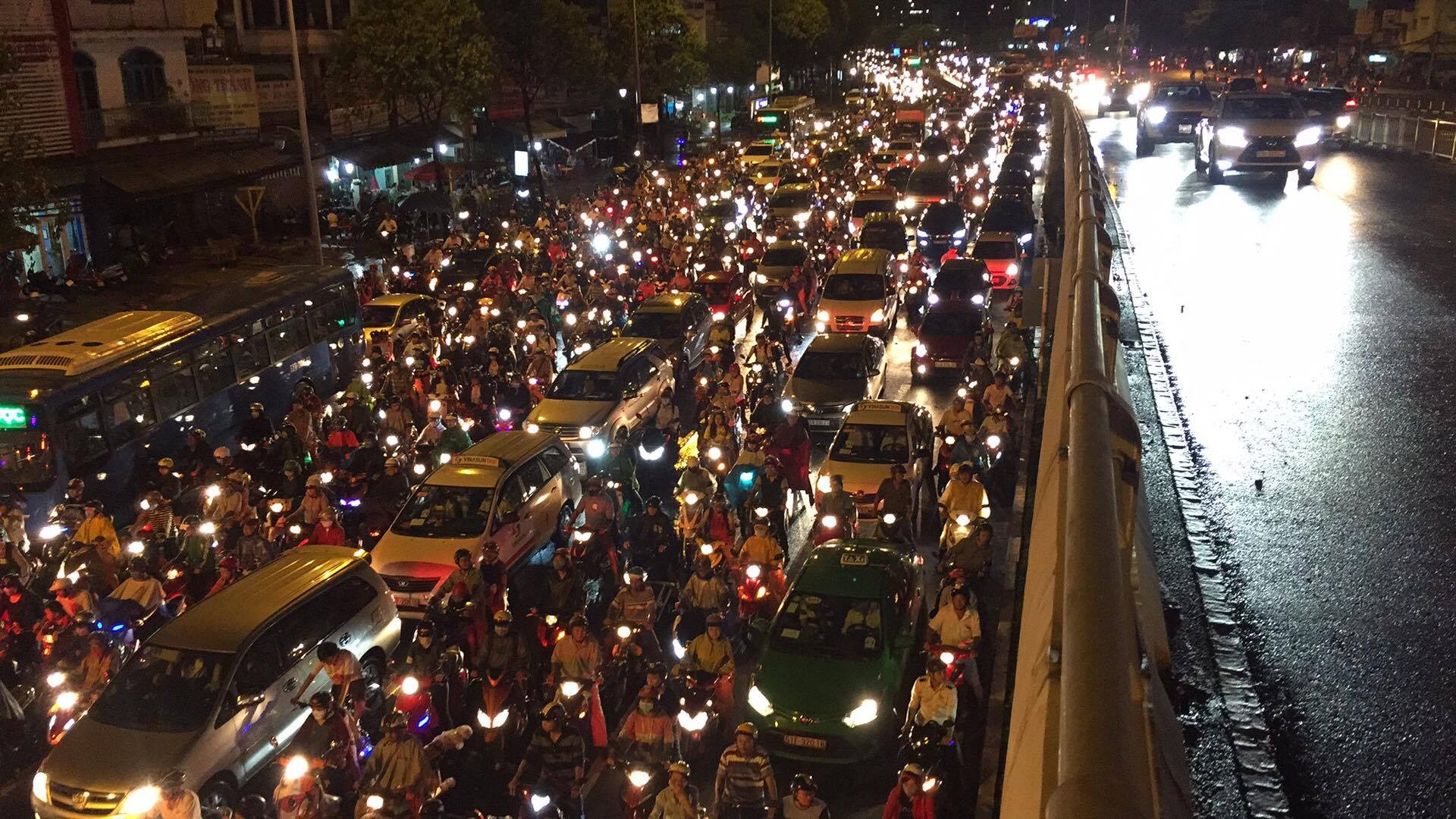 mưa lớn ở sài gòn ảnh 3 mua lon o sai gon anh 3