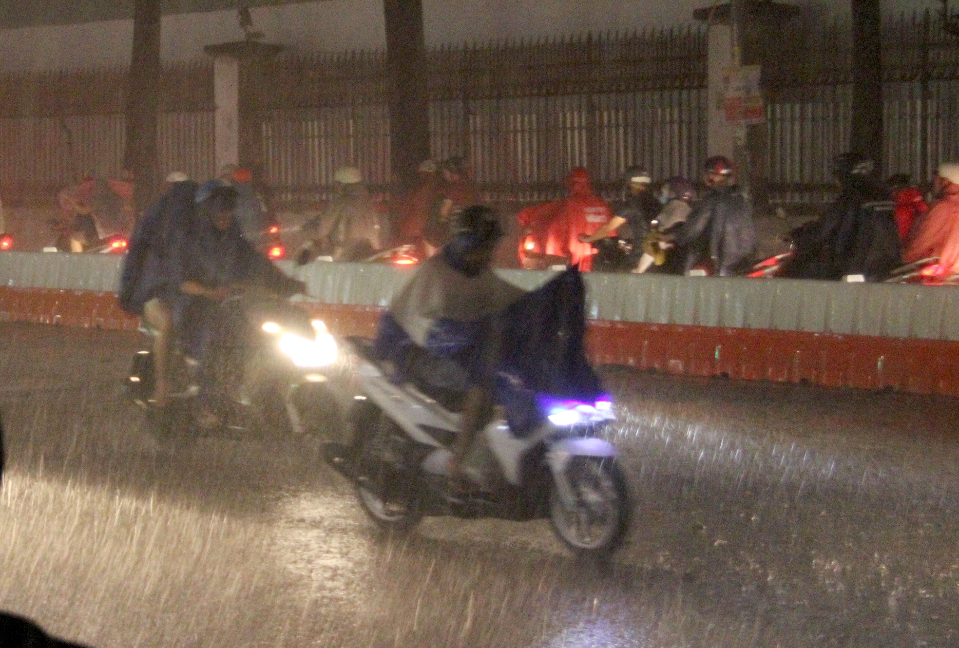 Sai Gon tiep tuc mua lon trong 3 ngay toi hinh anh