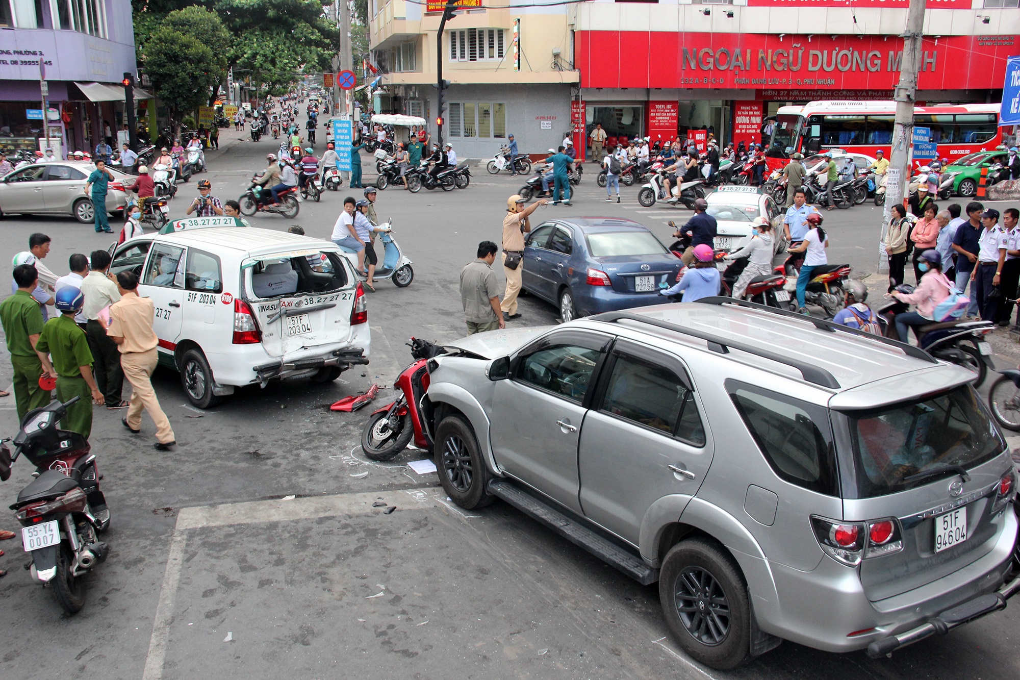 Xe co ket cung o sai gon anh 2