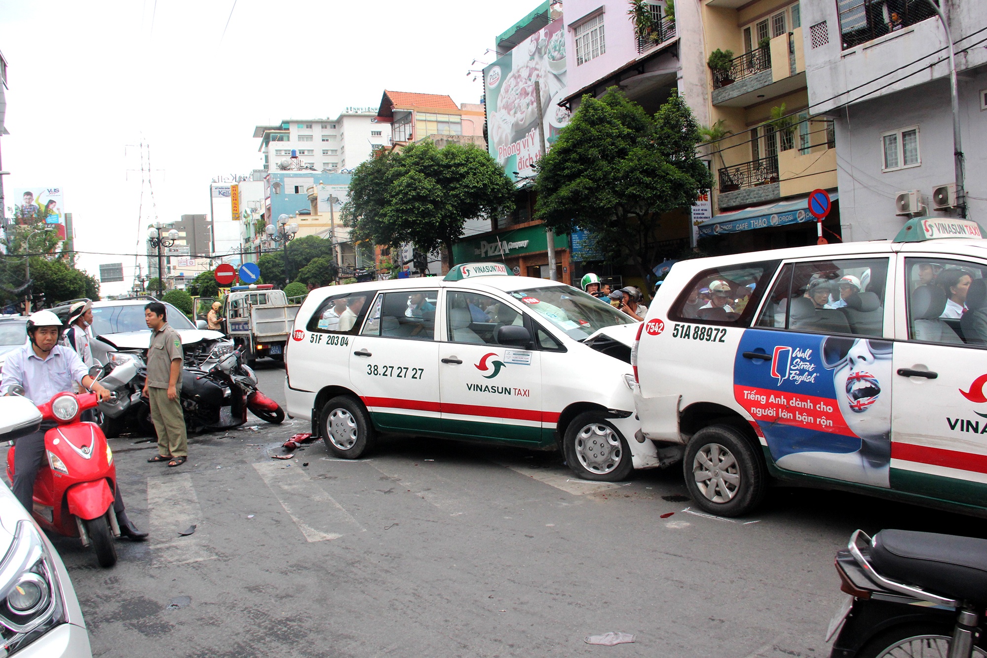 Xe co ket cung o sai gon anh 1