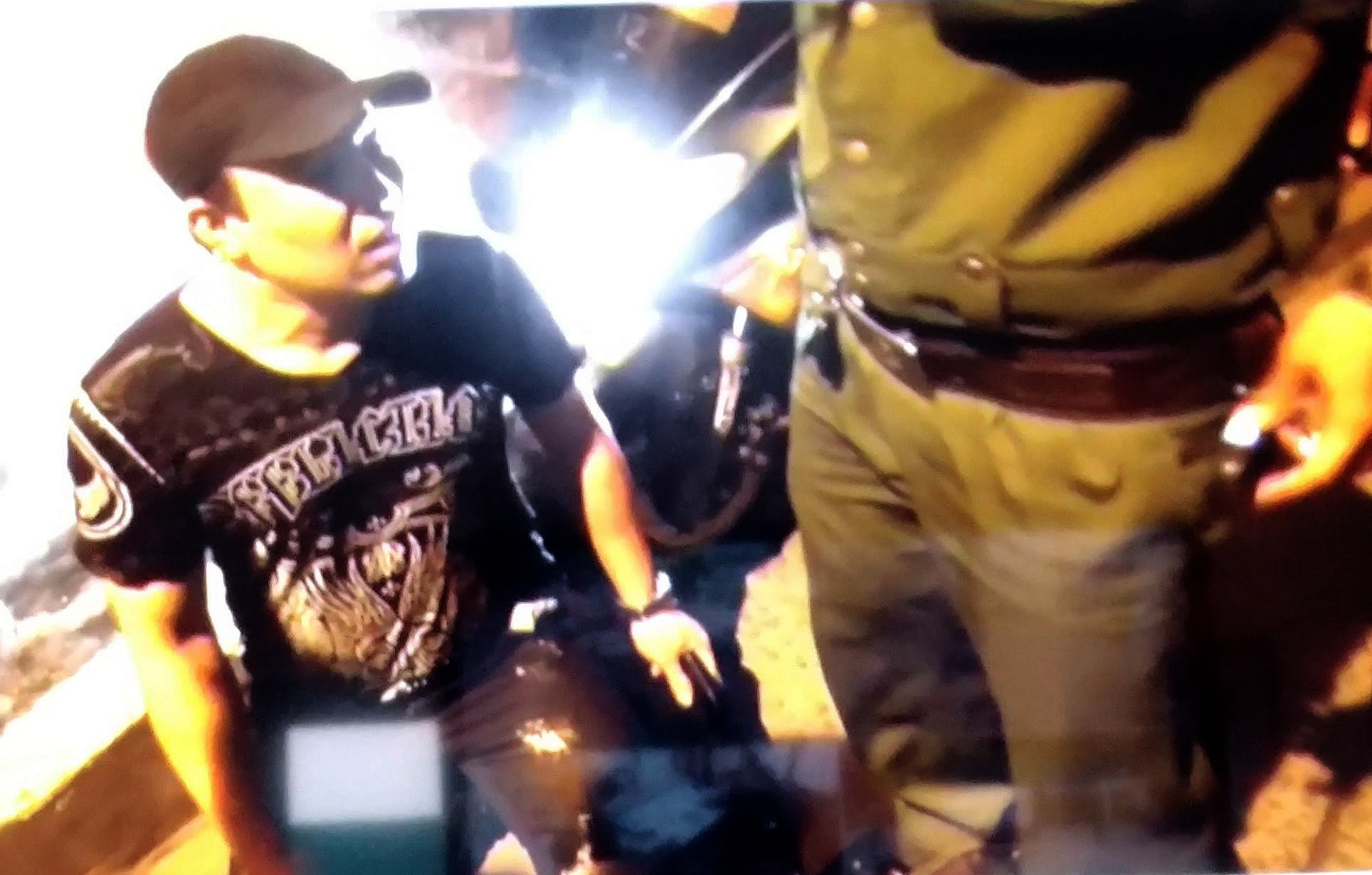 Giang ho dat Cang thu sung khi chay xe tren pho o Sai Gon hinh anh