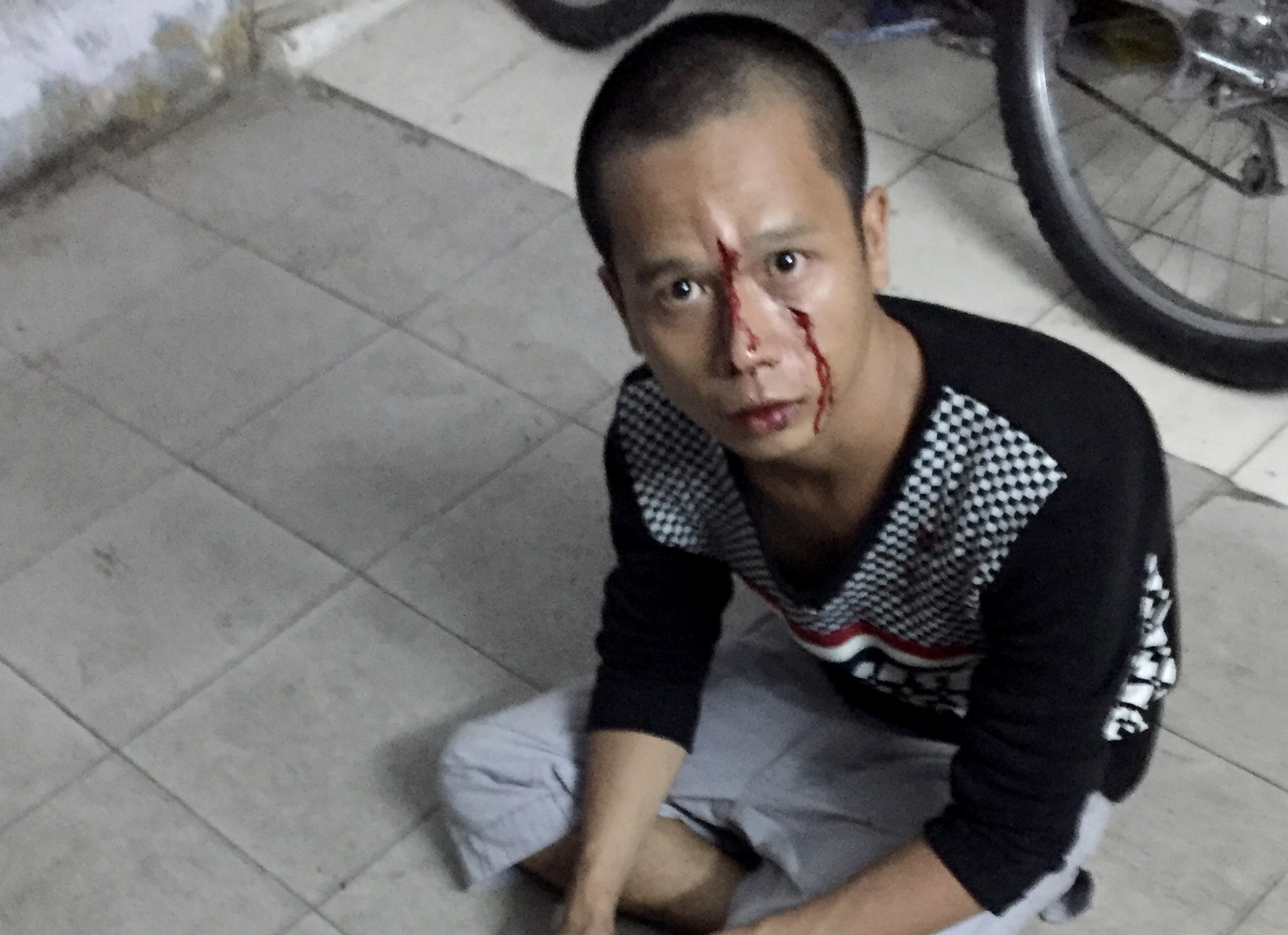 Cướp điện thoại ở Sài Gòn ảnh 1 Cuop dien thoai o Sai Gon anh 1