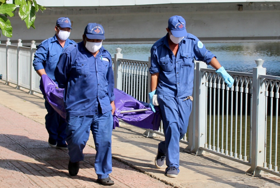 Thi the nu gioi noi tren kenh Nhieu Loc hinh anh