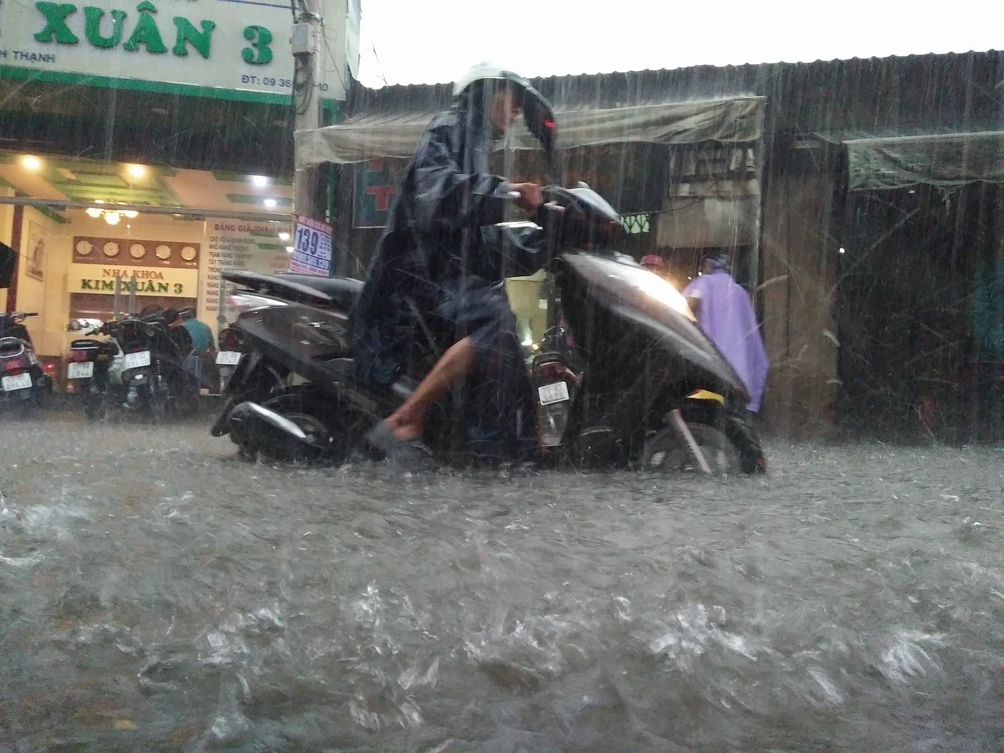 mua ngap o sai gon anh 1