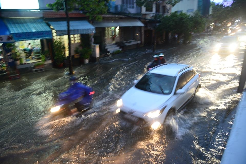 Mua trang troi ngay cuoi tuan o Sai Gon hinh anh