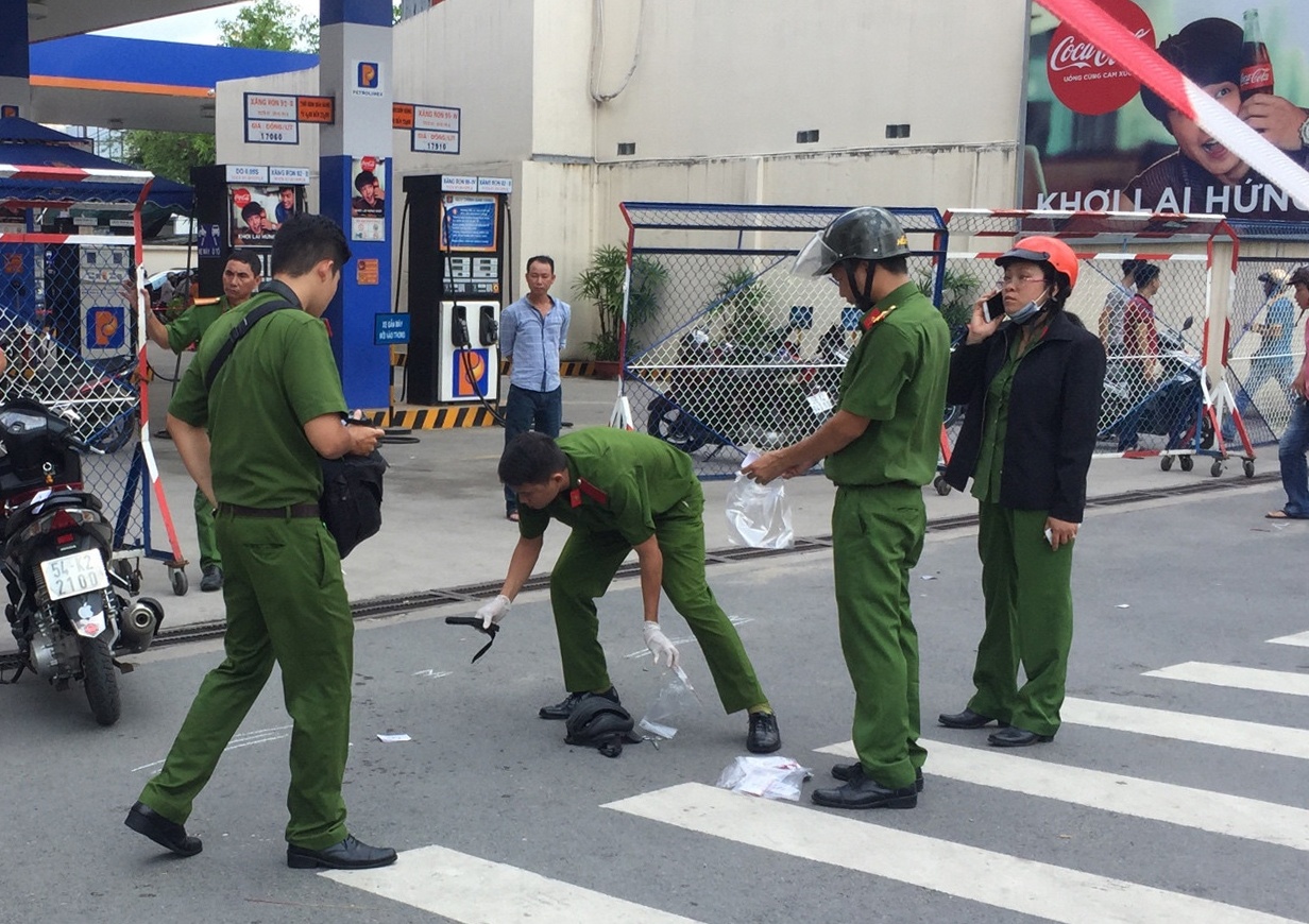 2 thanh niên đâm nhau ở sài gòn ảnh 1 2 thanh nien dam nhau o sai gon anh 1