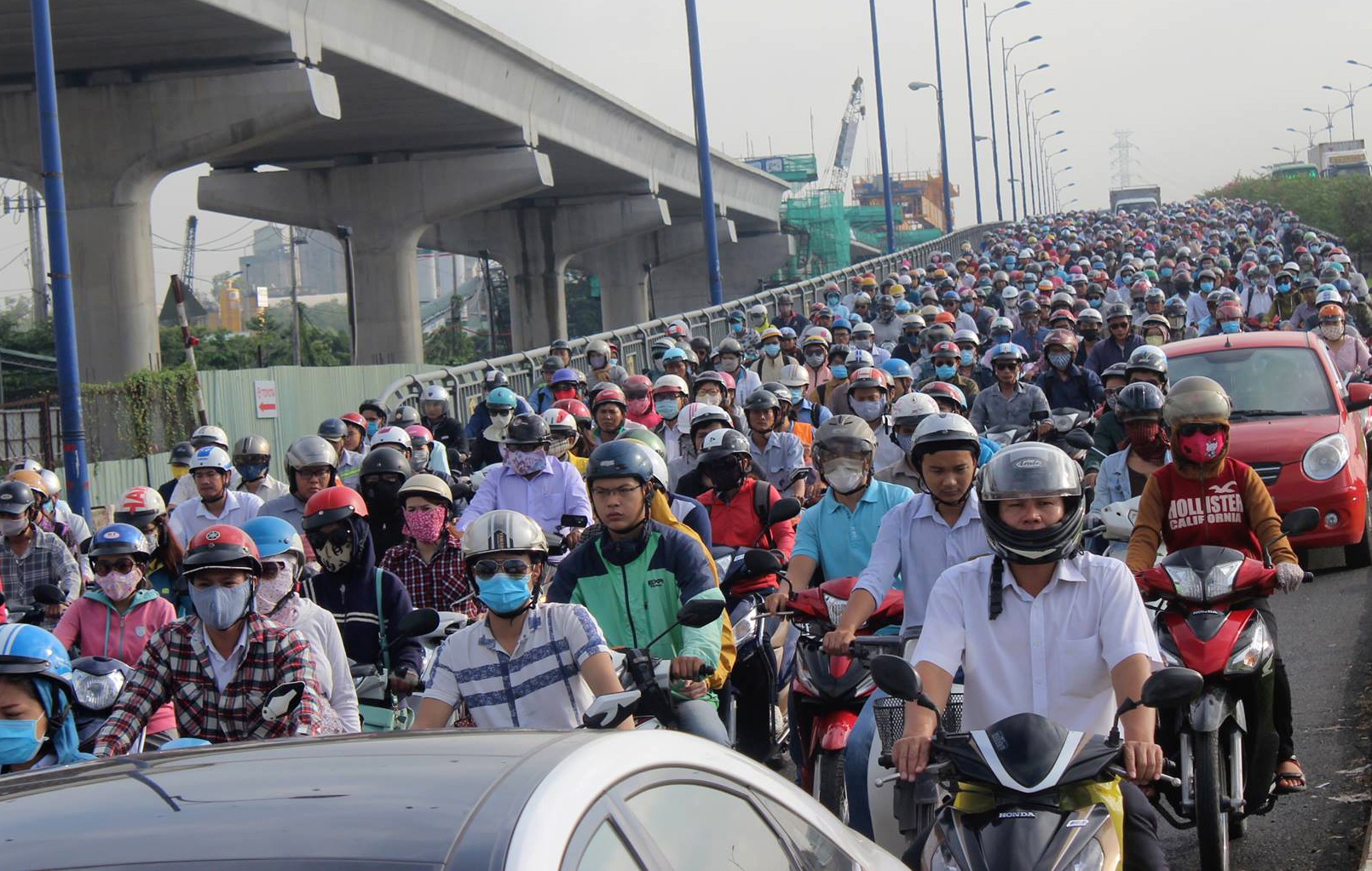 tai nạn liên hoàn ở sài gòn ảnh 2 tai nan lien hoan o sai gon anh 2