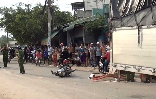 Nguoi dan ong tu vong tren duong don chau tan hoc hinh anh