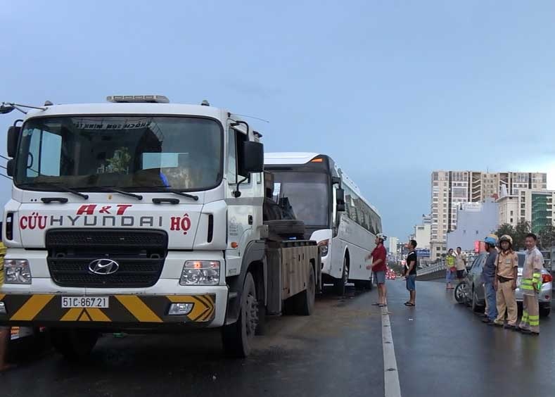 tai nạn trên cầu vượt hoàng hoa thám ảnh 1 tai nan tren cau vuot hoang hoa tham anh 1
