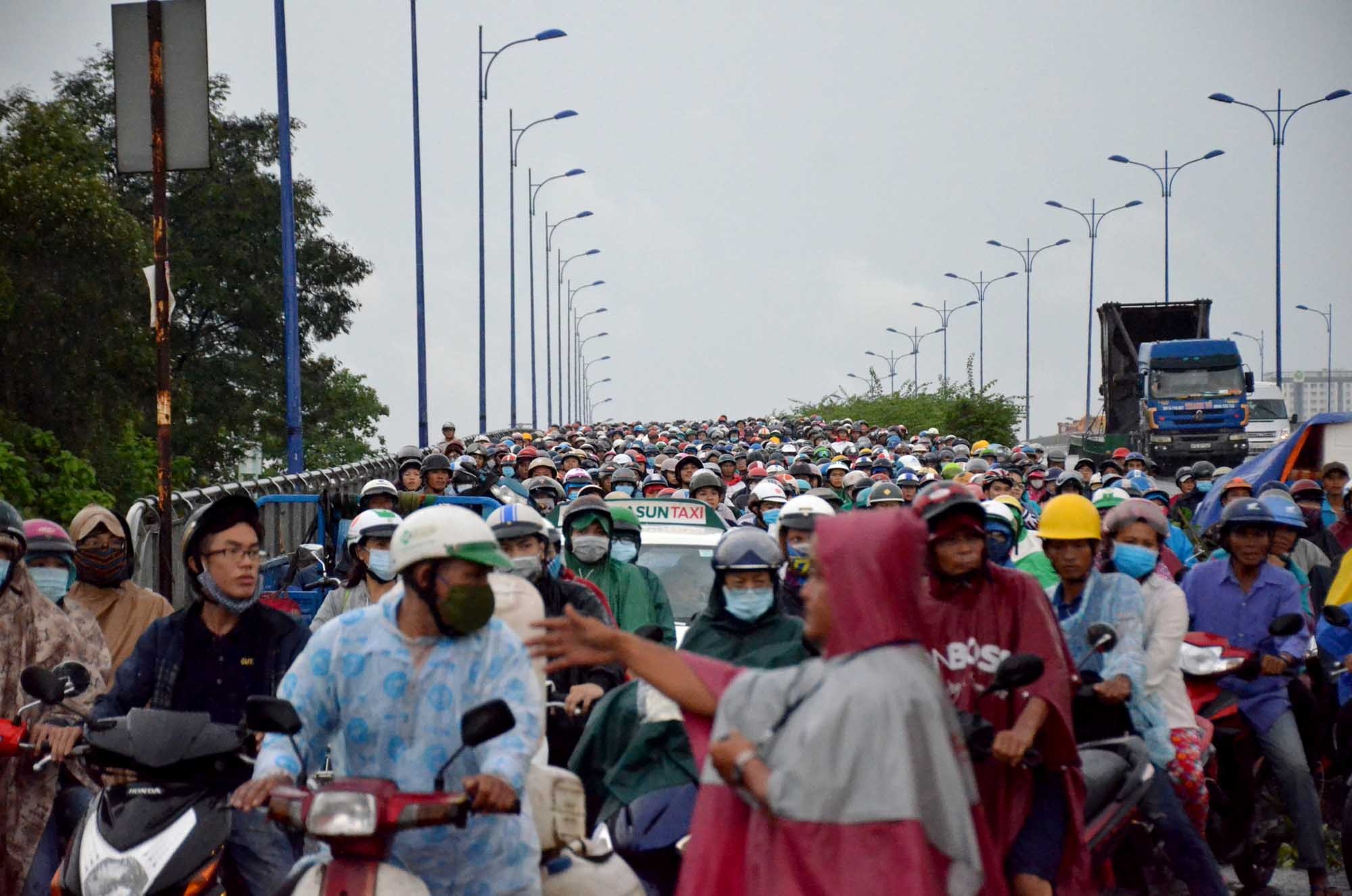 xa lộ hà nội kẹt cứng sau tai nạn ảnh 2 xa lo ha noi ket cung sau tai nan anh 2