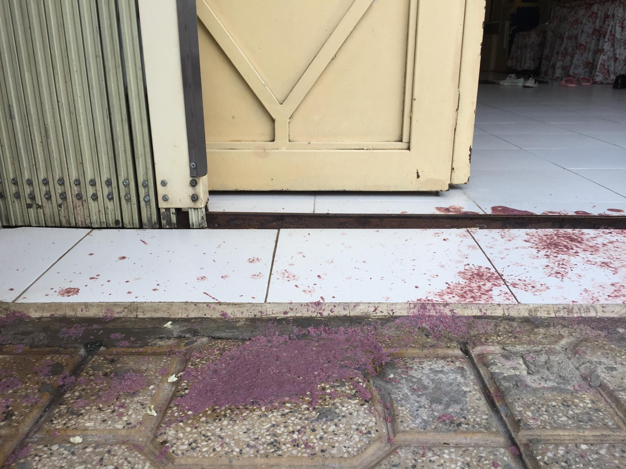 Nha dan o Sai Gon bi ‘khung bo’ bang dau nhot va mam tom hinh anh