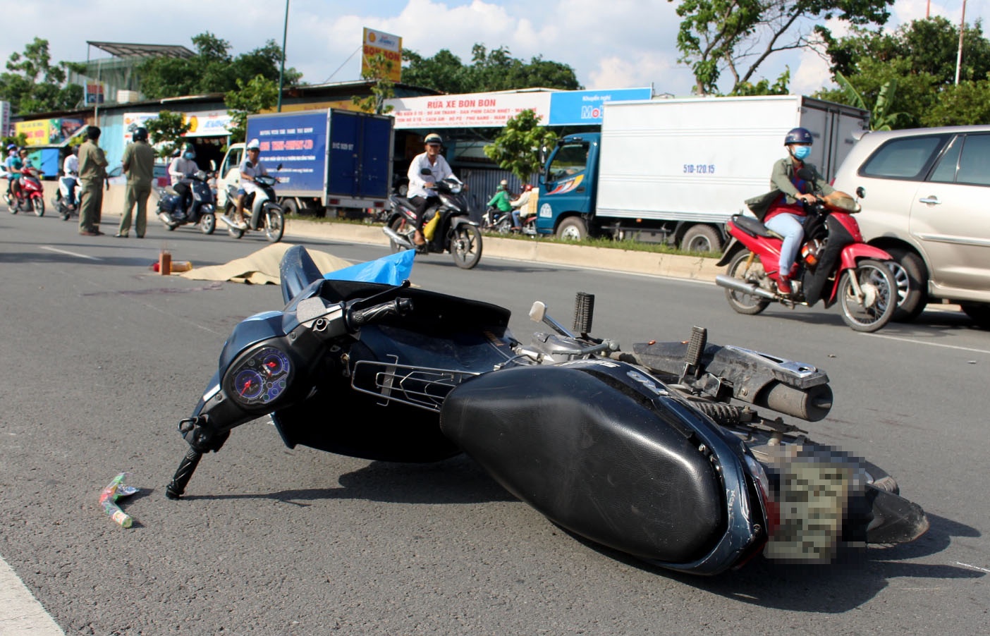 Oto can chet thanh nien 19 tuoi tren dai lo Pham Van Dong hinh anh