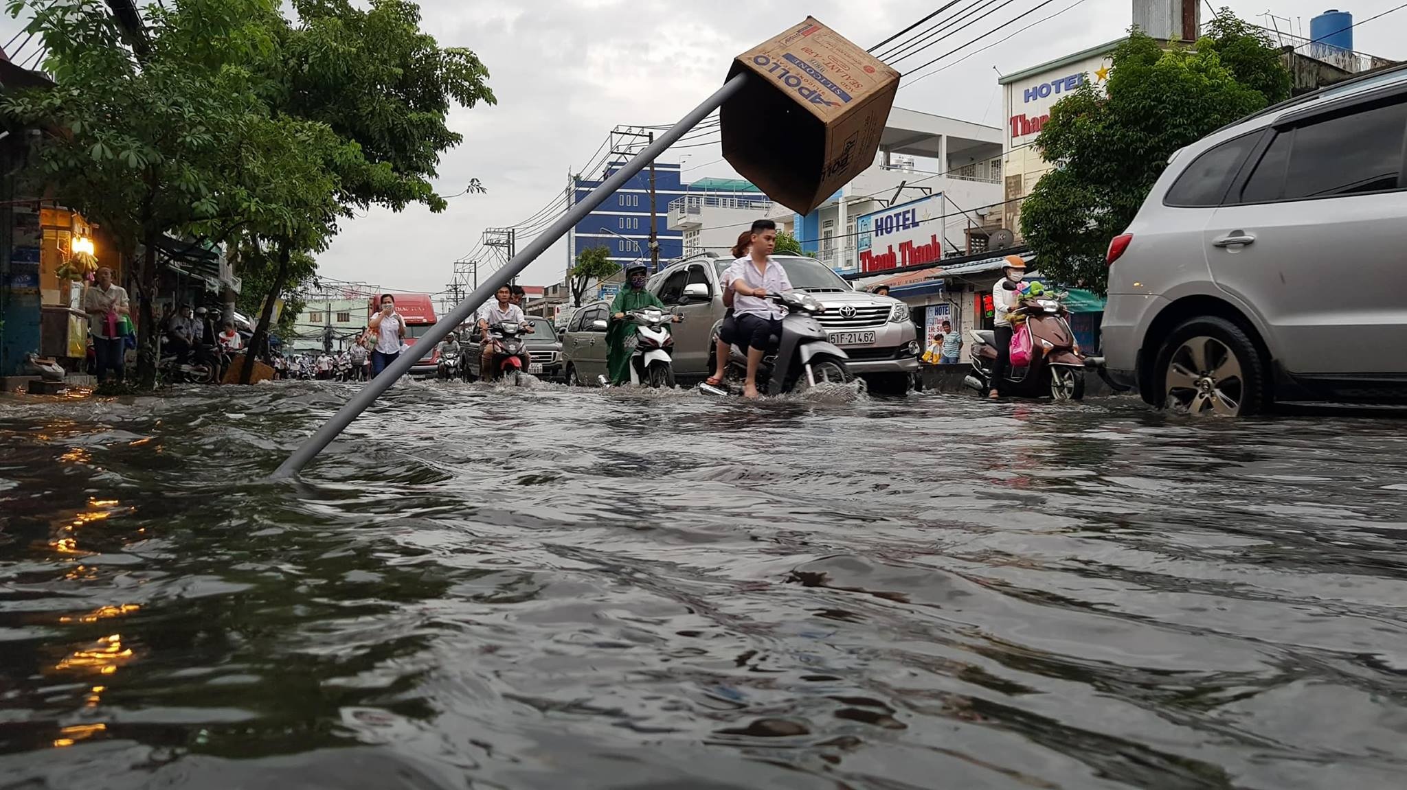 sài gòn ngập nặng sau mưa lớn ảnh 5 sai gon ngap nang sau mua lon anh 5