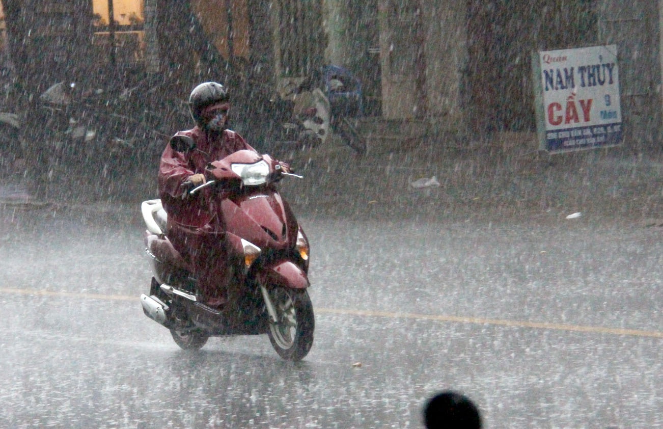 Sai Gon mua lon hinh anh