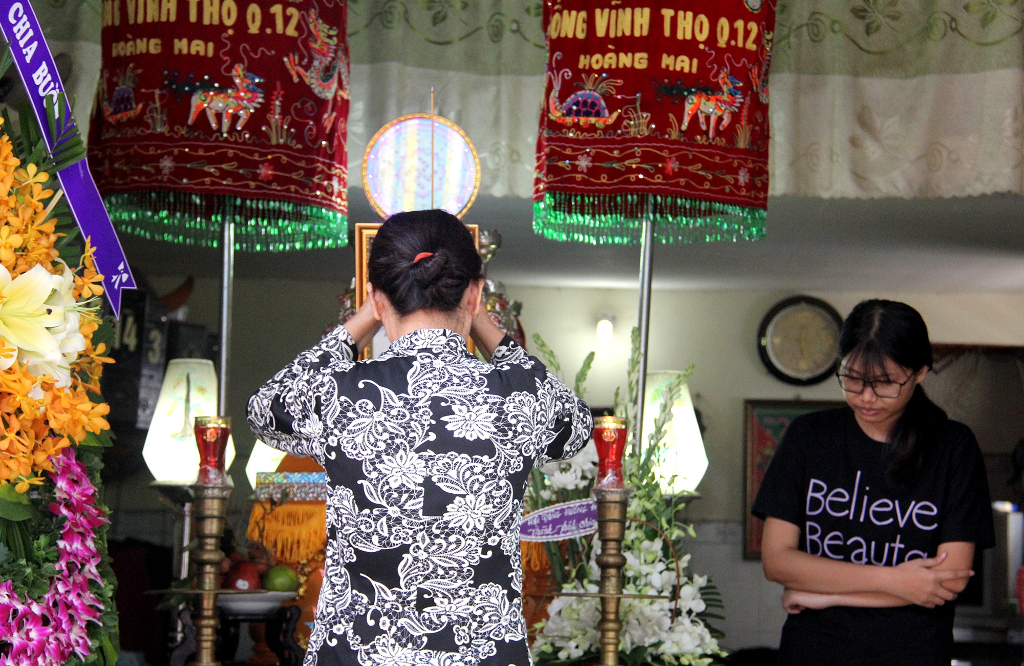 vụ bé trai bị nắp cống đè ảnh 3 vu be trai bi nap cong de anh 3