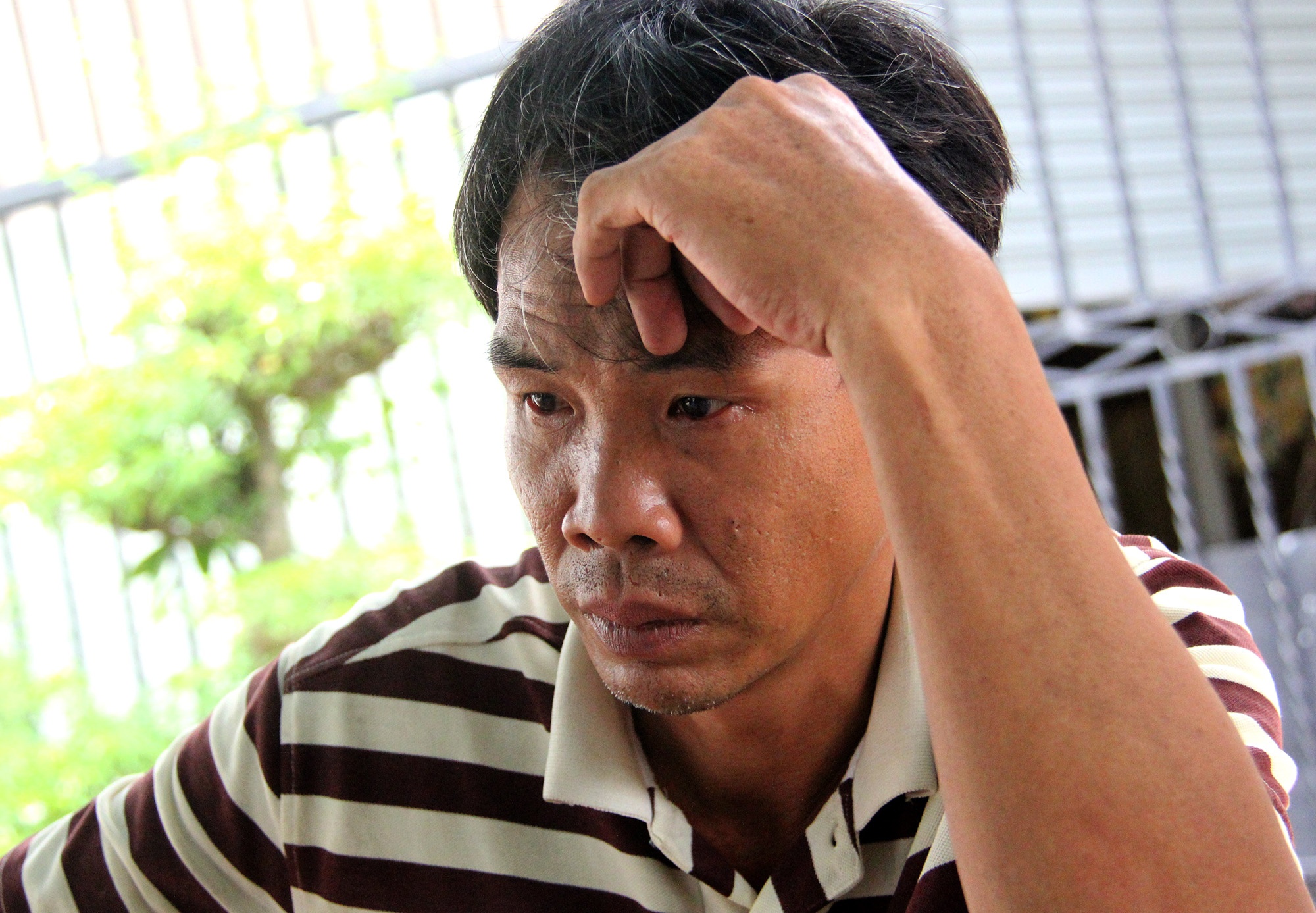 vụ bé trai bị nắp cống đè ảnh 2 vu be trai bi nap cong de anh 2