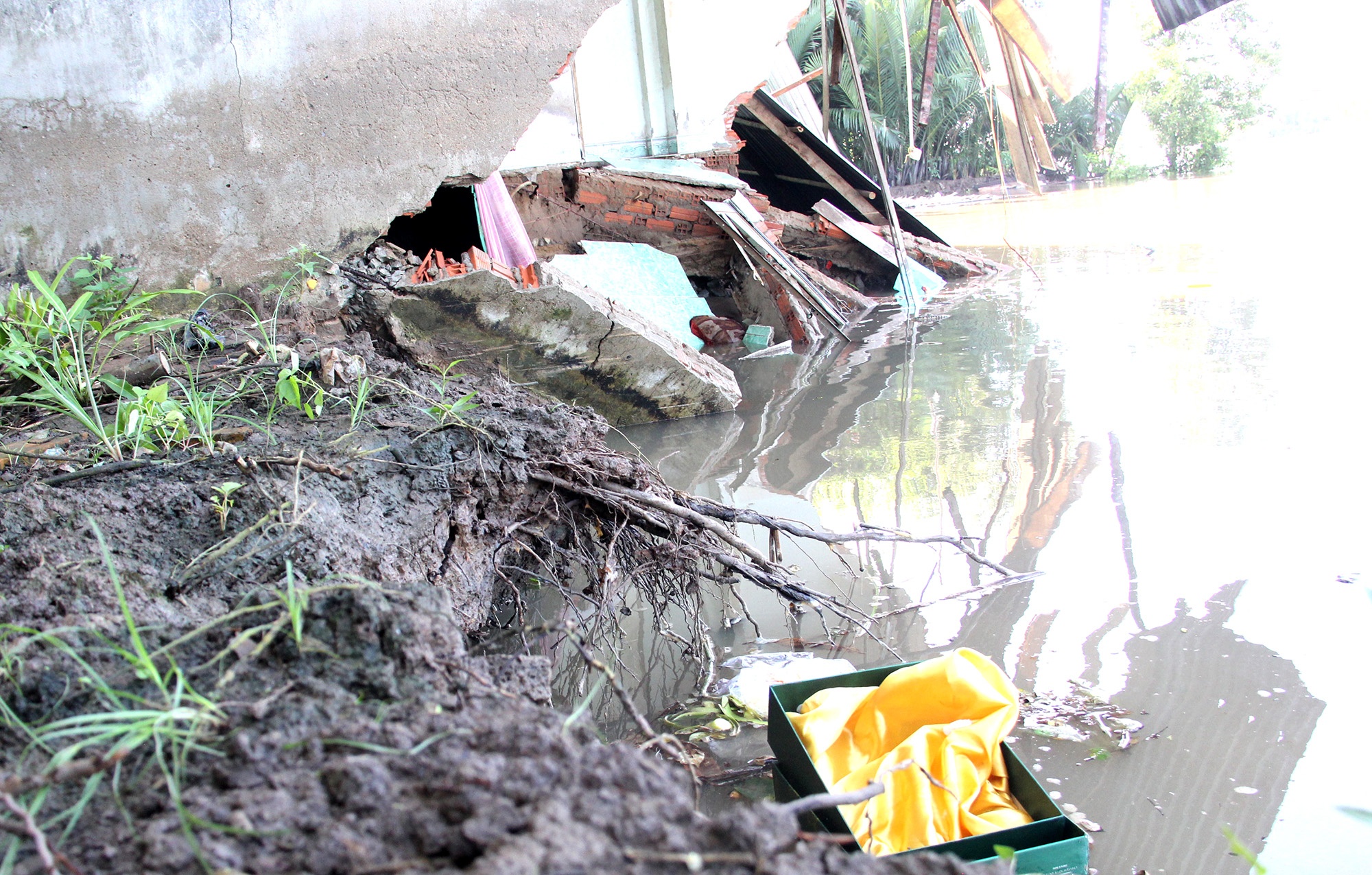 5 căn nhà bị sạt lở ở sài gòn ảnh 1 5 can nha bi sat lo o sai gon anh 1