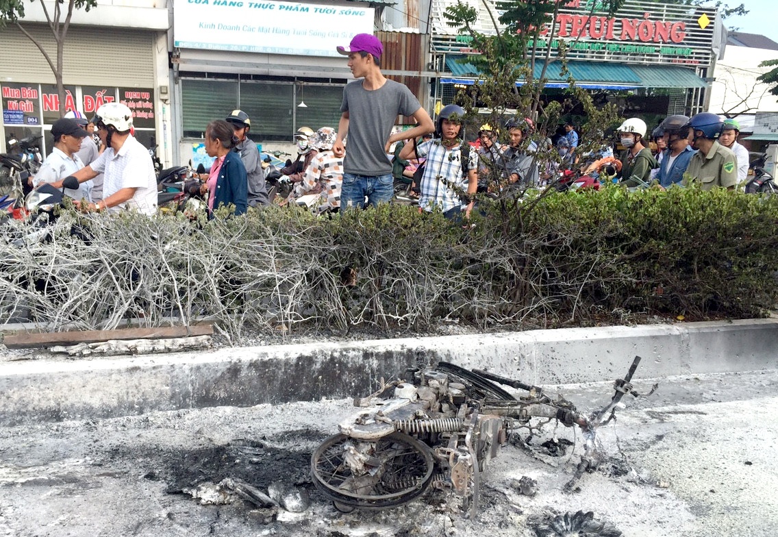 chay xe may tren duong pham van dong anh 1