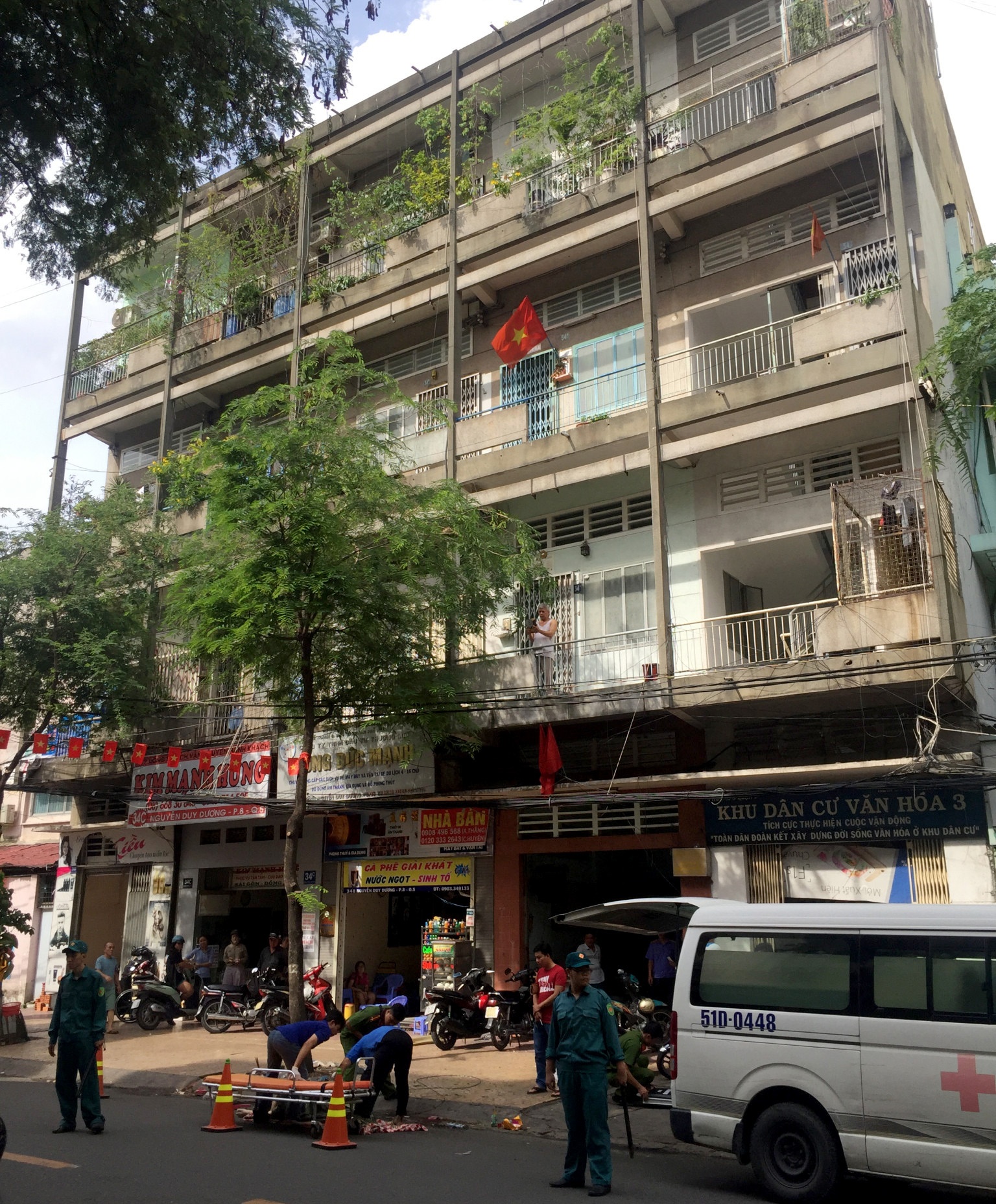 người phụ nữ rơi chung cư ảnh 1 nguoi phu nu roi chung cu anh 1