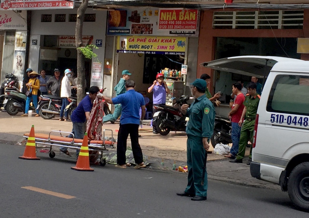 Mot phu nu 37 tuoi tu vong sau khi roi khoi chung cu o Sai Gon hinh anh