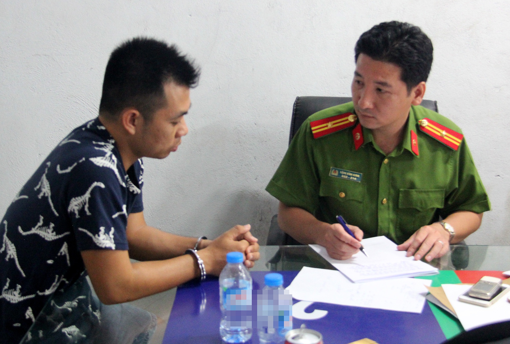 Gan 100 canh sat pha soi bac da ga qua mang o Sai Gon hinh anh