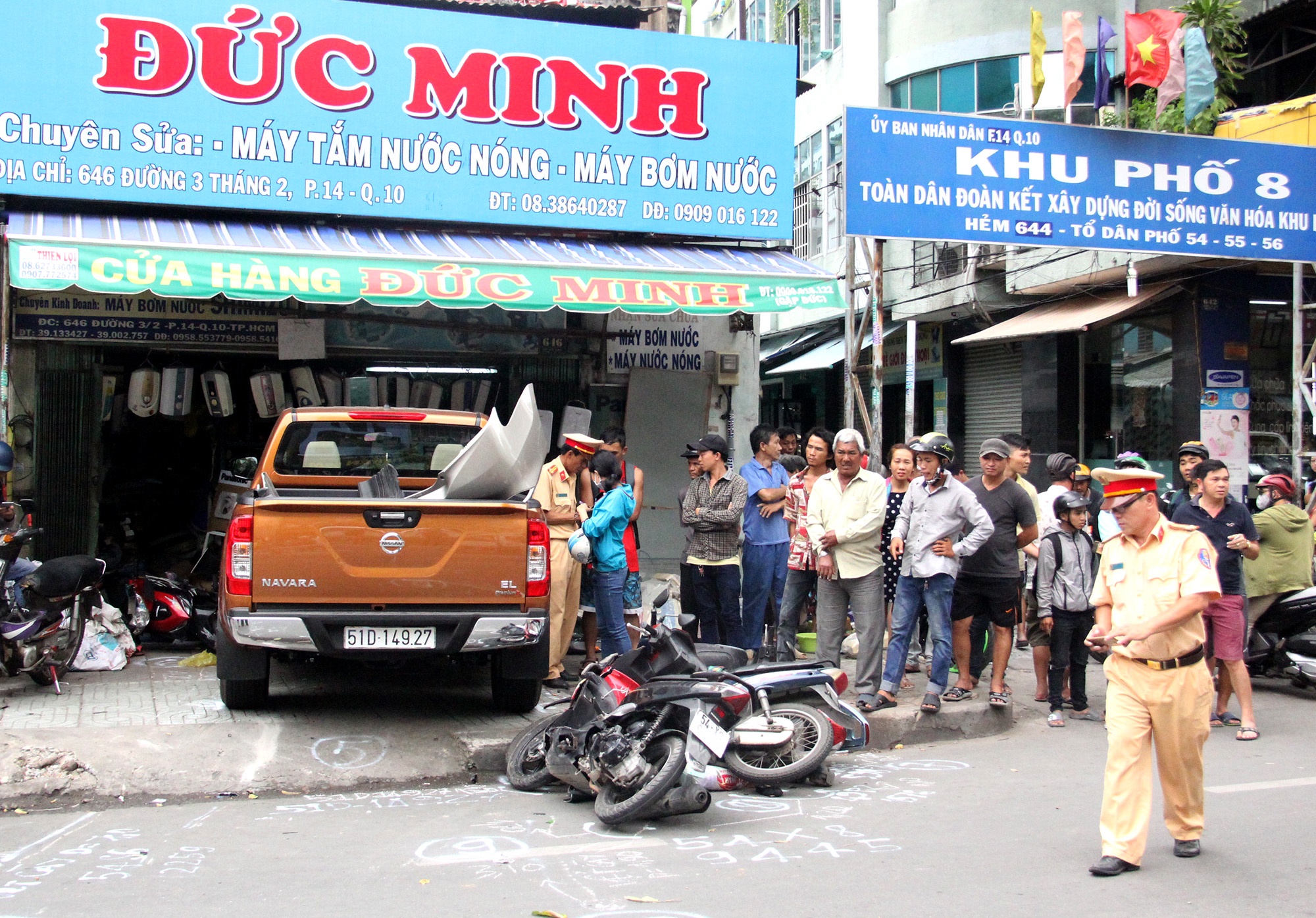 ôtô gây tai nạn ở sài gòn ảnh 2 oto gay tai nan o sai gon anh 2