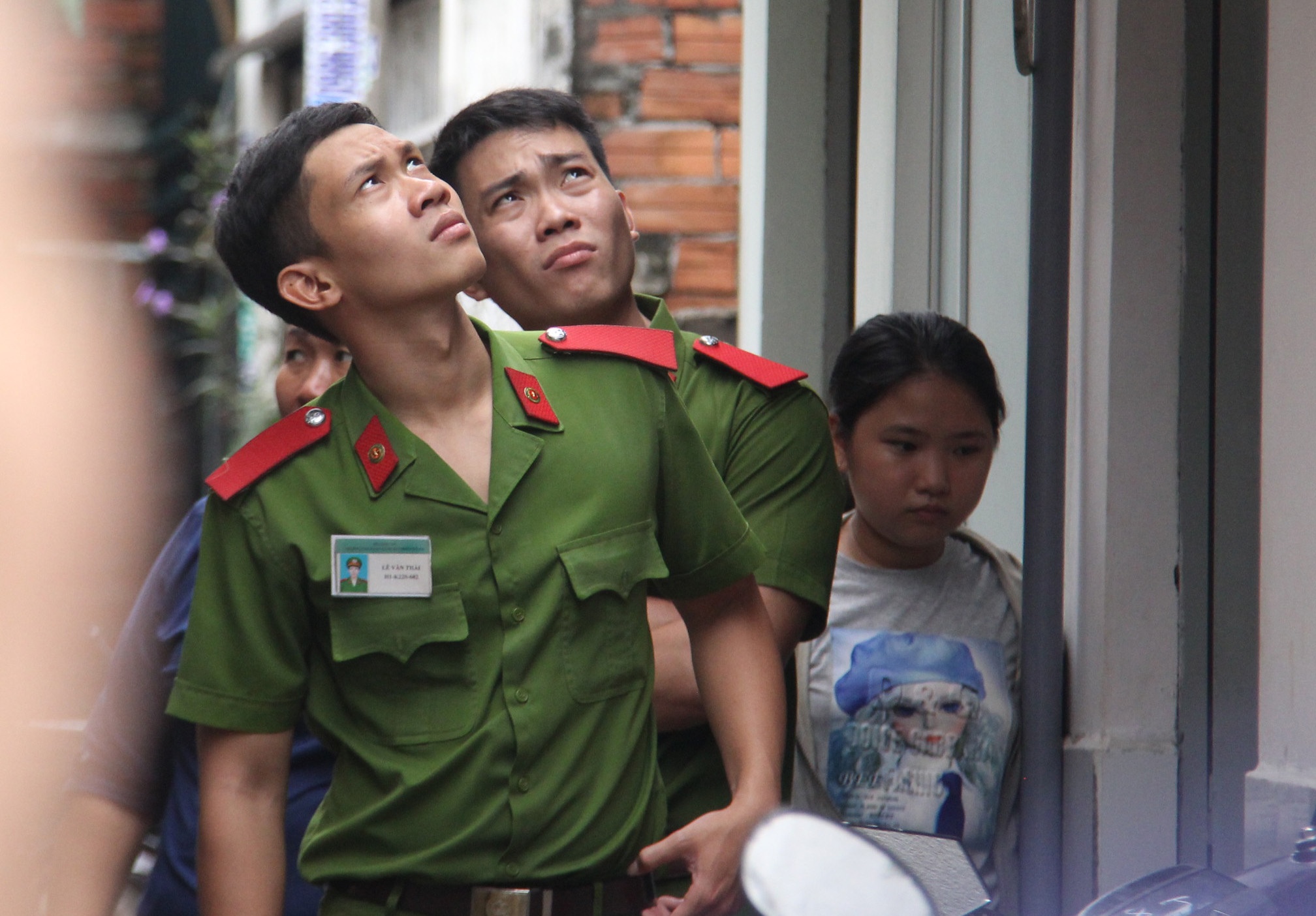 thanh niên bị điện giật ở sài gòn ảnh 2 thanh nien bi dien giat o sai gon anh 2