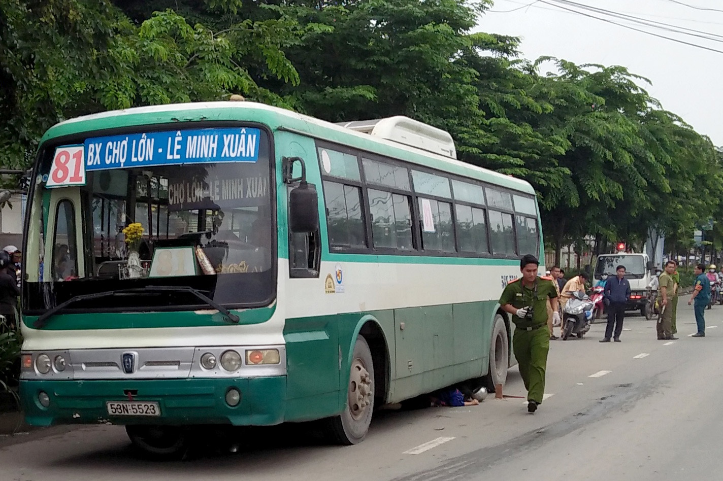 Xe buyt tong chet nguoi dan ong 37 tuoi o Sai Gon hinh anh