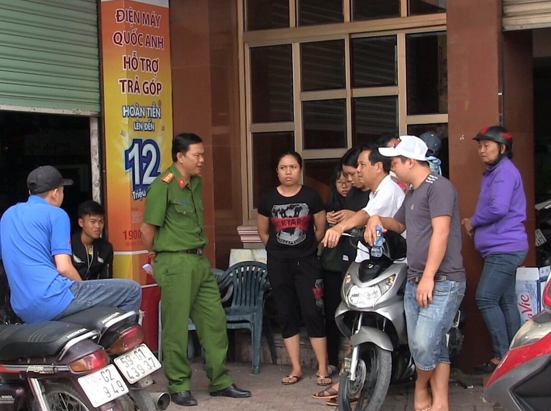 Quan ly trung tam dien may o Sai Gon bi dam chet hinh anh