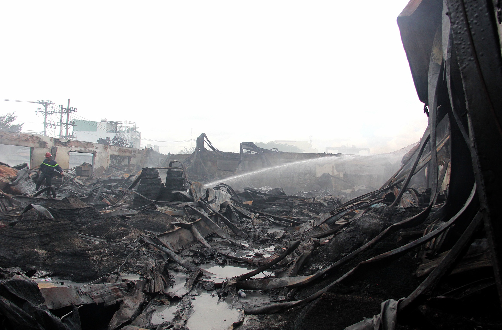 chay lon cong ty nhua o sai gon anh 9