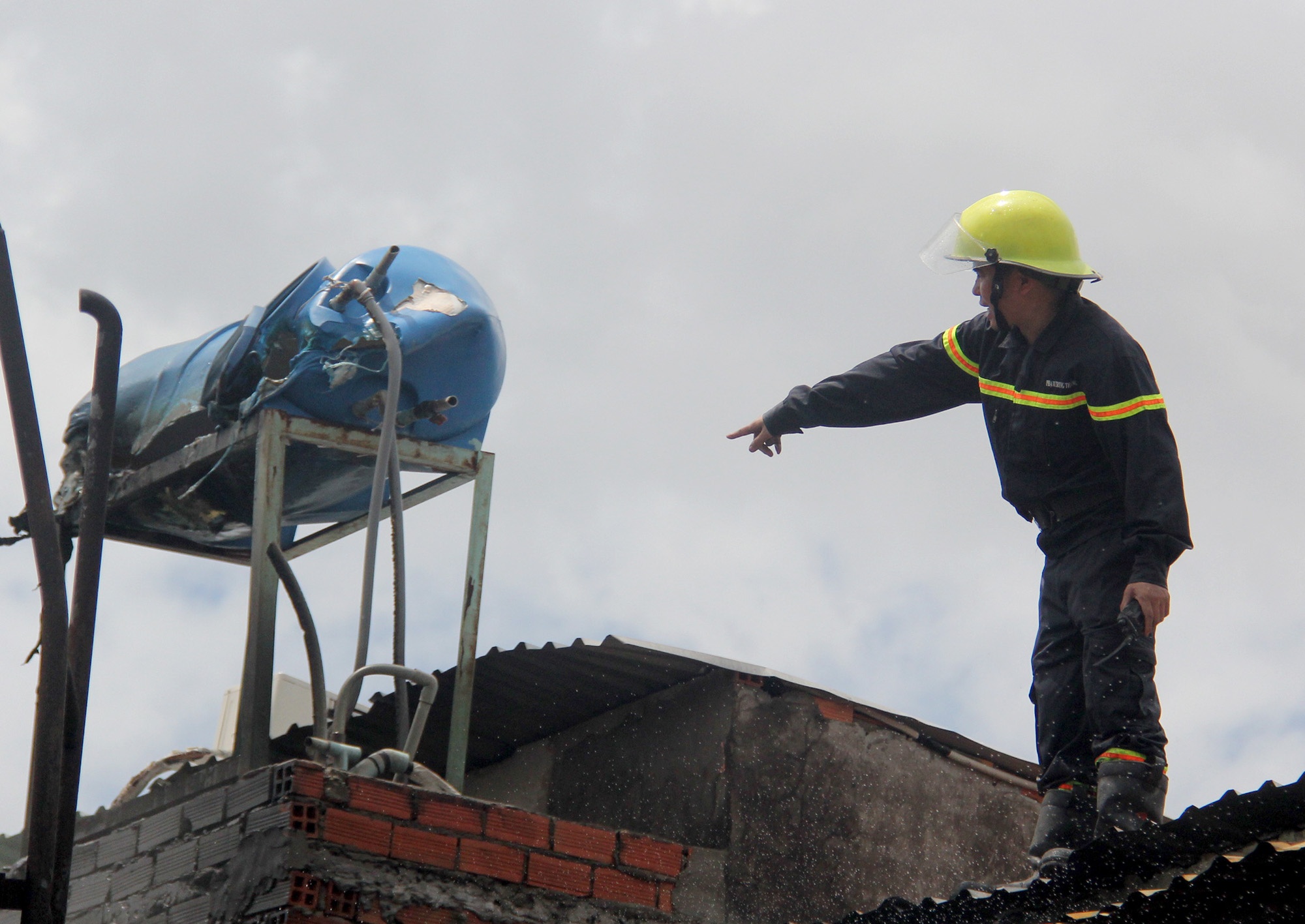 chay lon cong ty nhua o sai gon anh 12