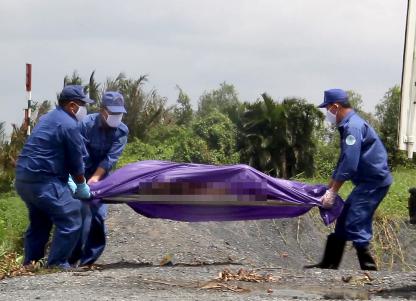 Thanh nien 25 tuoi chet loa the tren song Sai Gon hinh anh