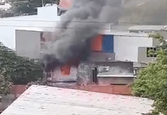 Ba cung chau 2 tuoi thoat khoi can nha chay ngun ngut o Sai Gon hinh anh