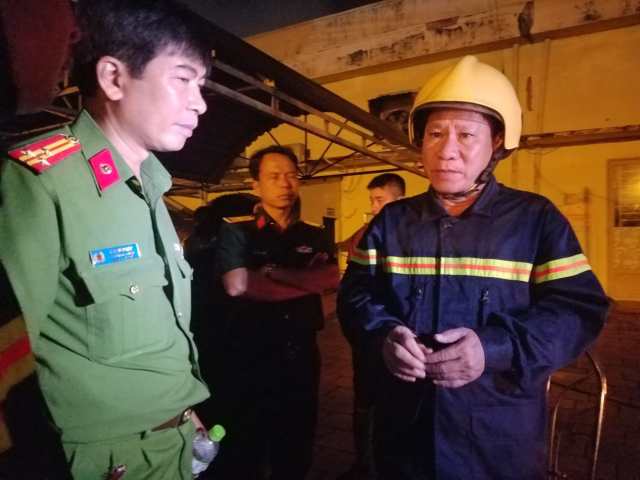 đang cháy lớn ở quận 9 ảnh 2 dang chay lon o quan 9 anh 2