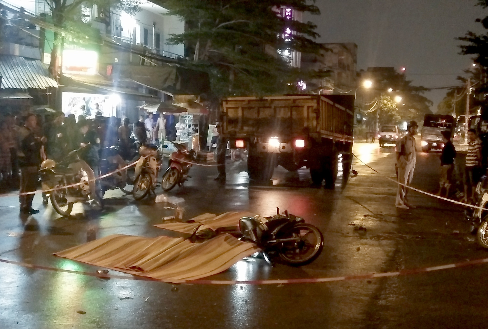 xe tải cán chết 3 người ảnh 1 xe tai can chet 3 nguoi anh 1