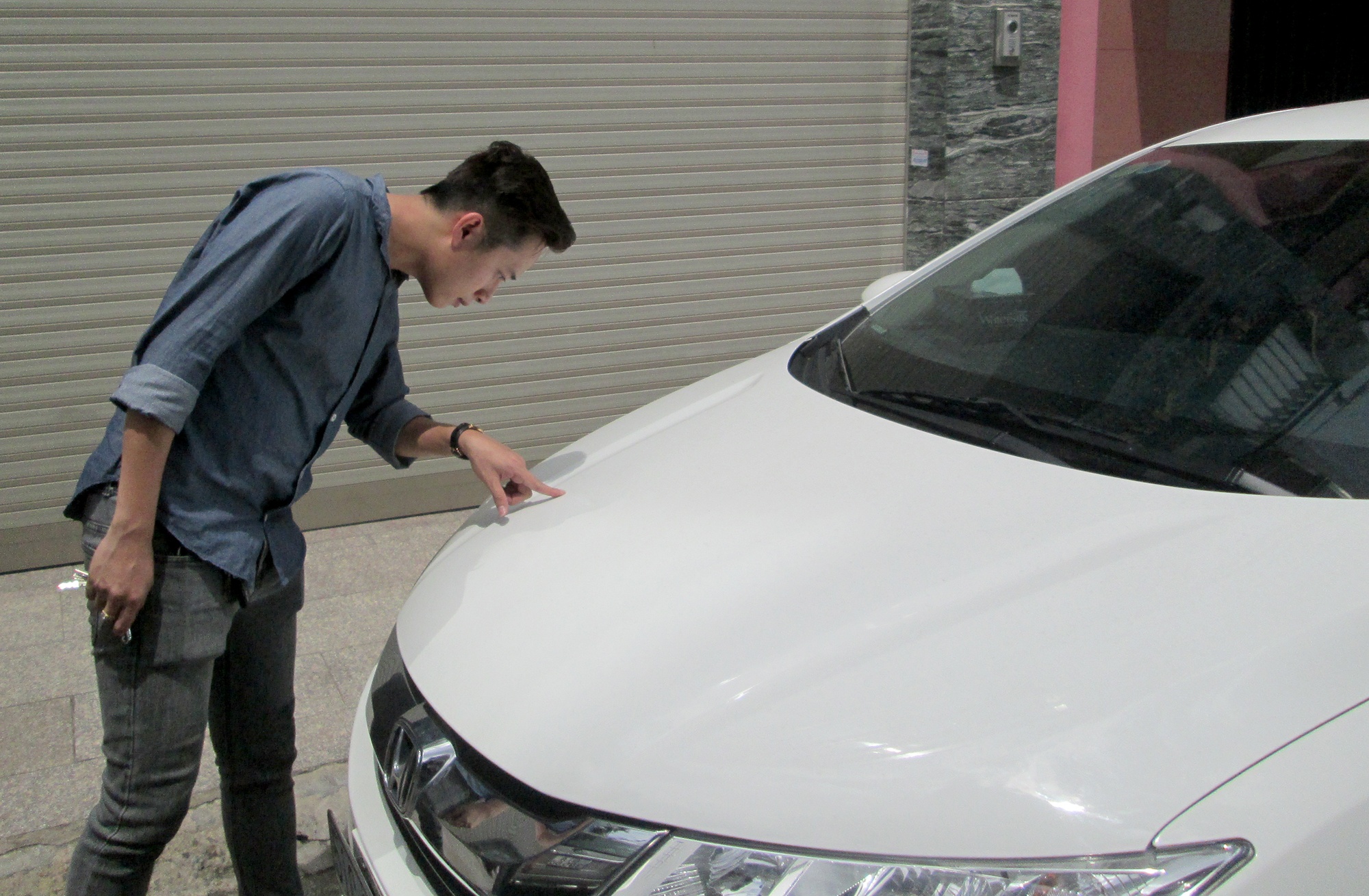 nhiều ôtô bị đập phá ở sài gòn ảnh 1 nhieu oto bi dap pha o sai gon anh 1