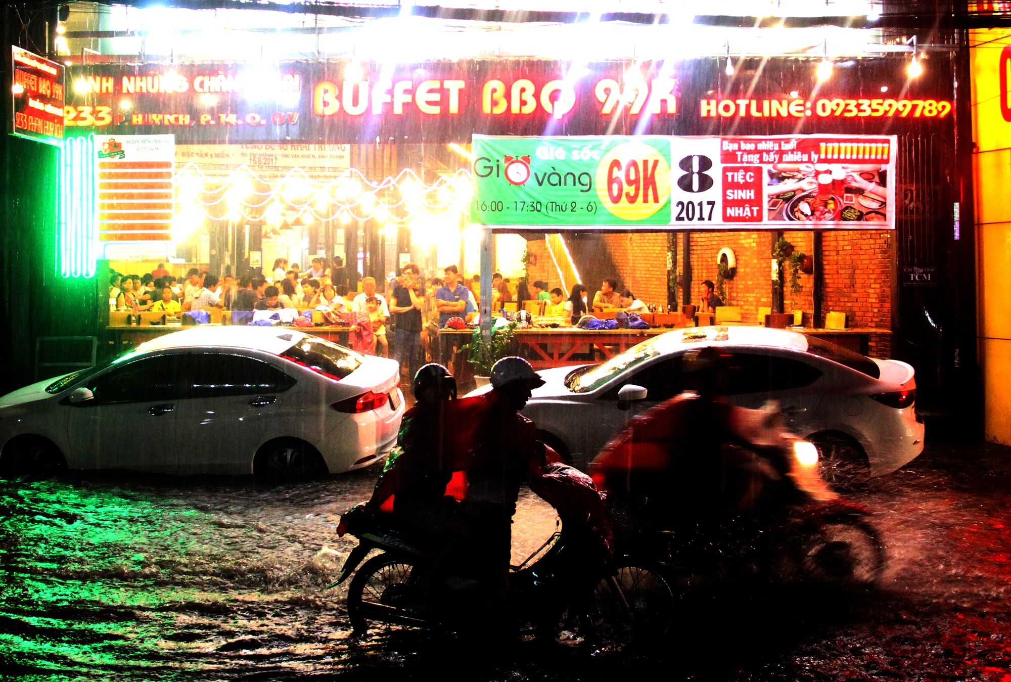 Duong pho Sai Gon ngap sau mua anh 4