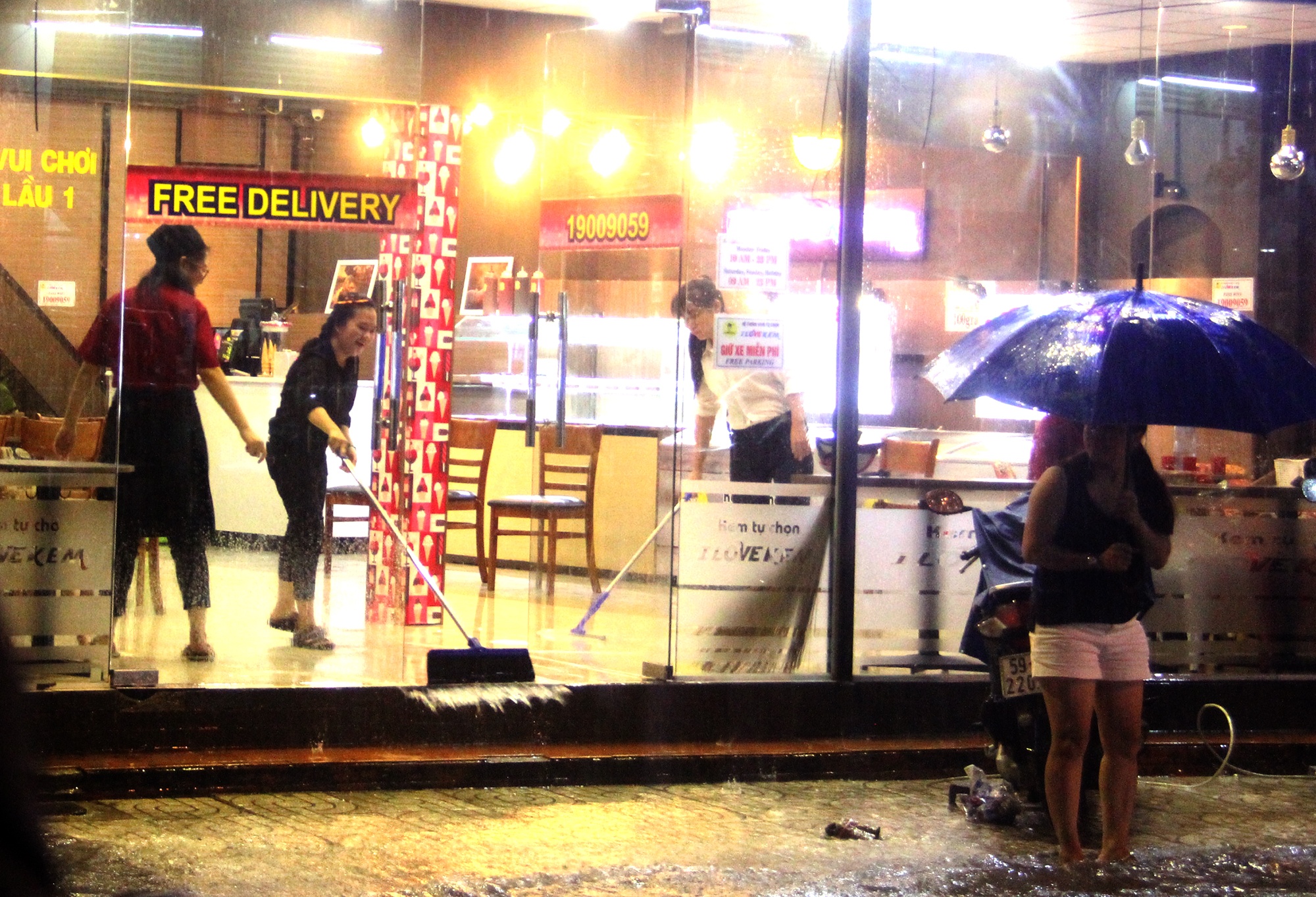 Duong pho Sai Gon ngap sau mua anh 6