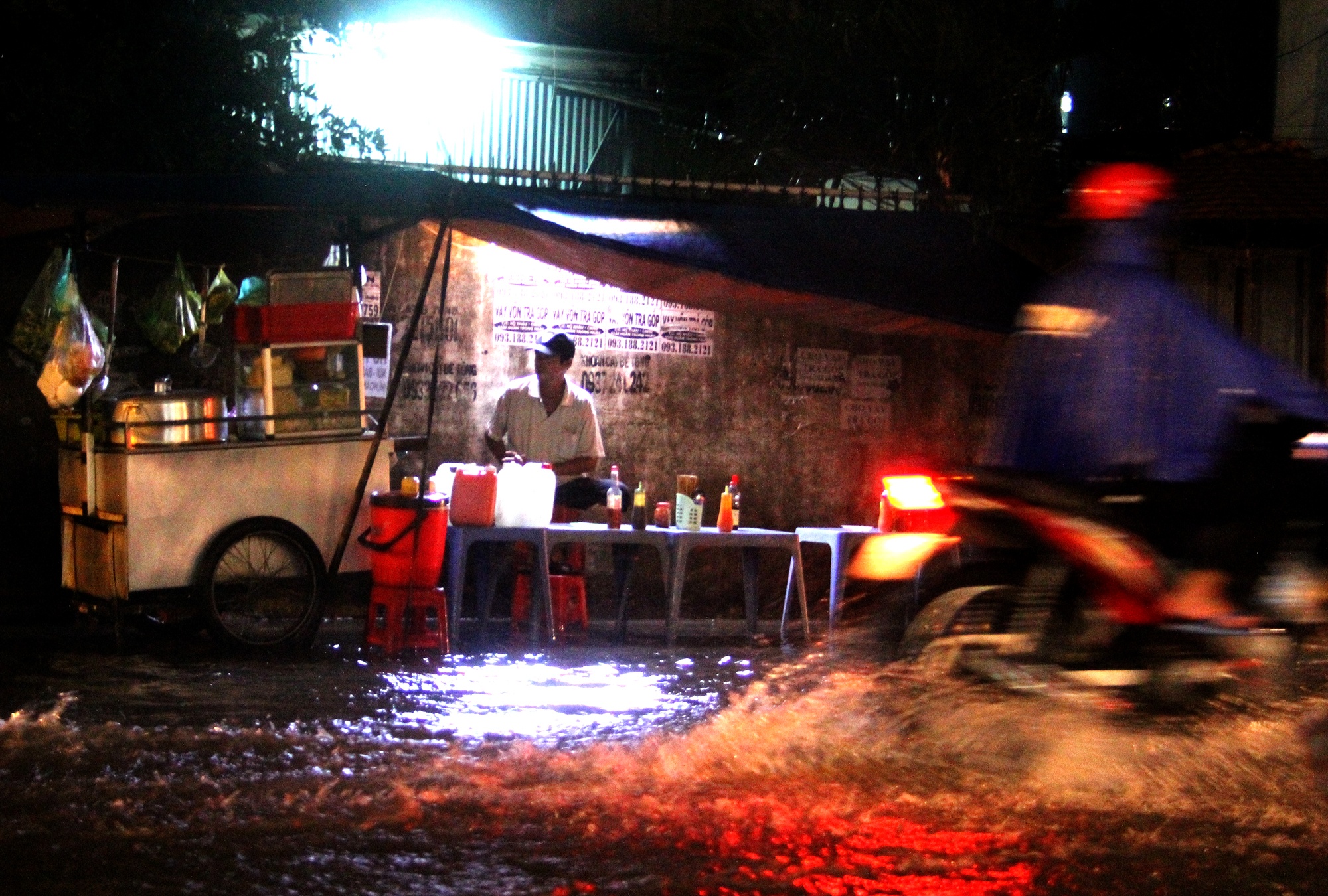 Duong pho Sai Gon ngap sau mua anh 7