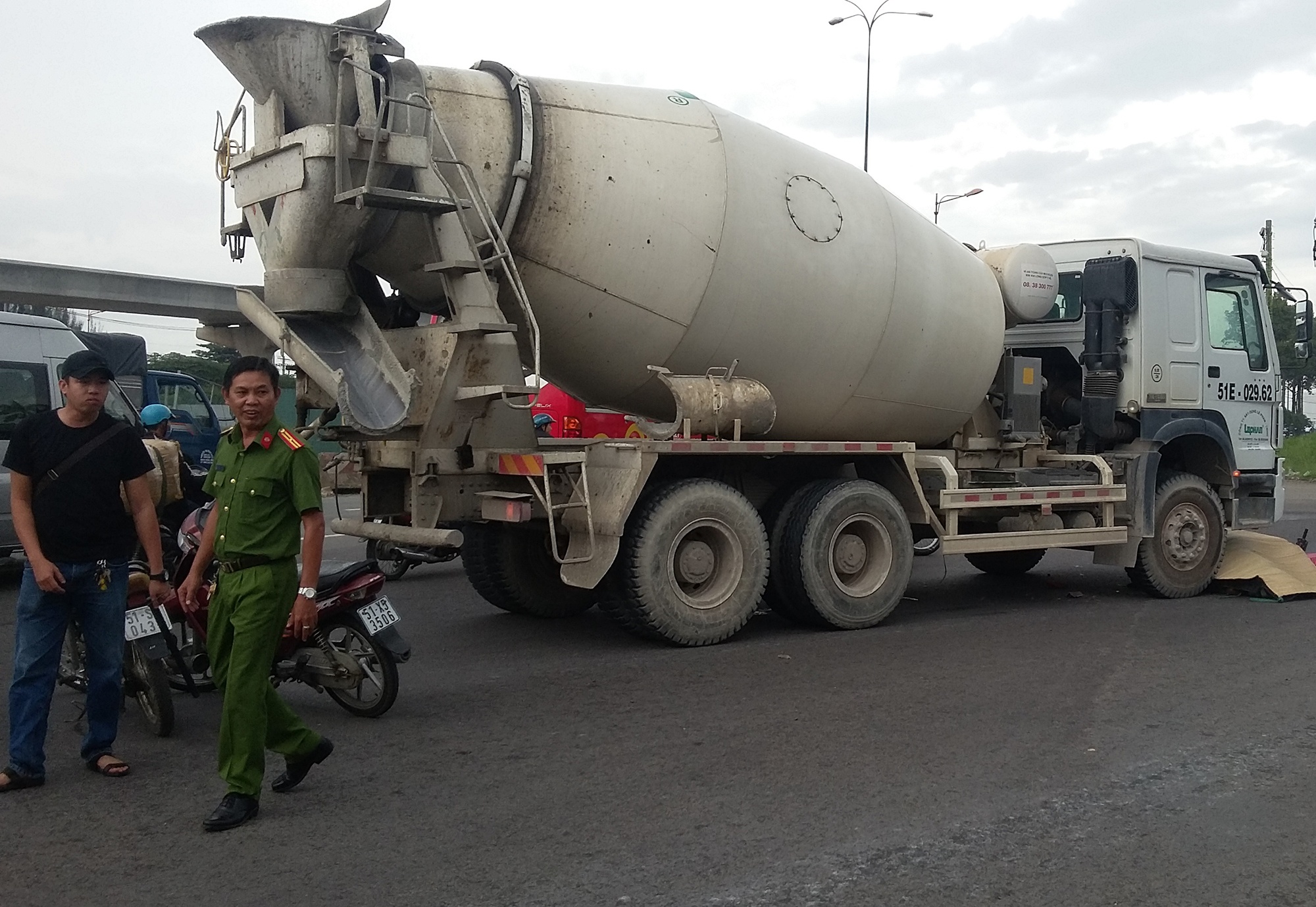 Hien truong vu xe bon can chet nguoi phu nu 61 tuoi o Sai Gon hinh anh