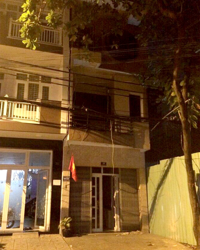 căn nhà 3 tầng thành đống đổ nát ảnh 1 can nha 3 tang thanh dong do nat anh 1