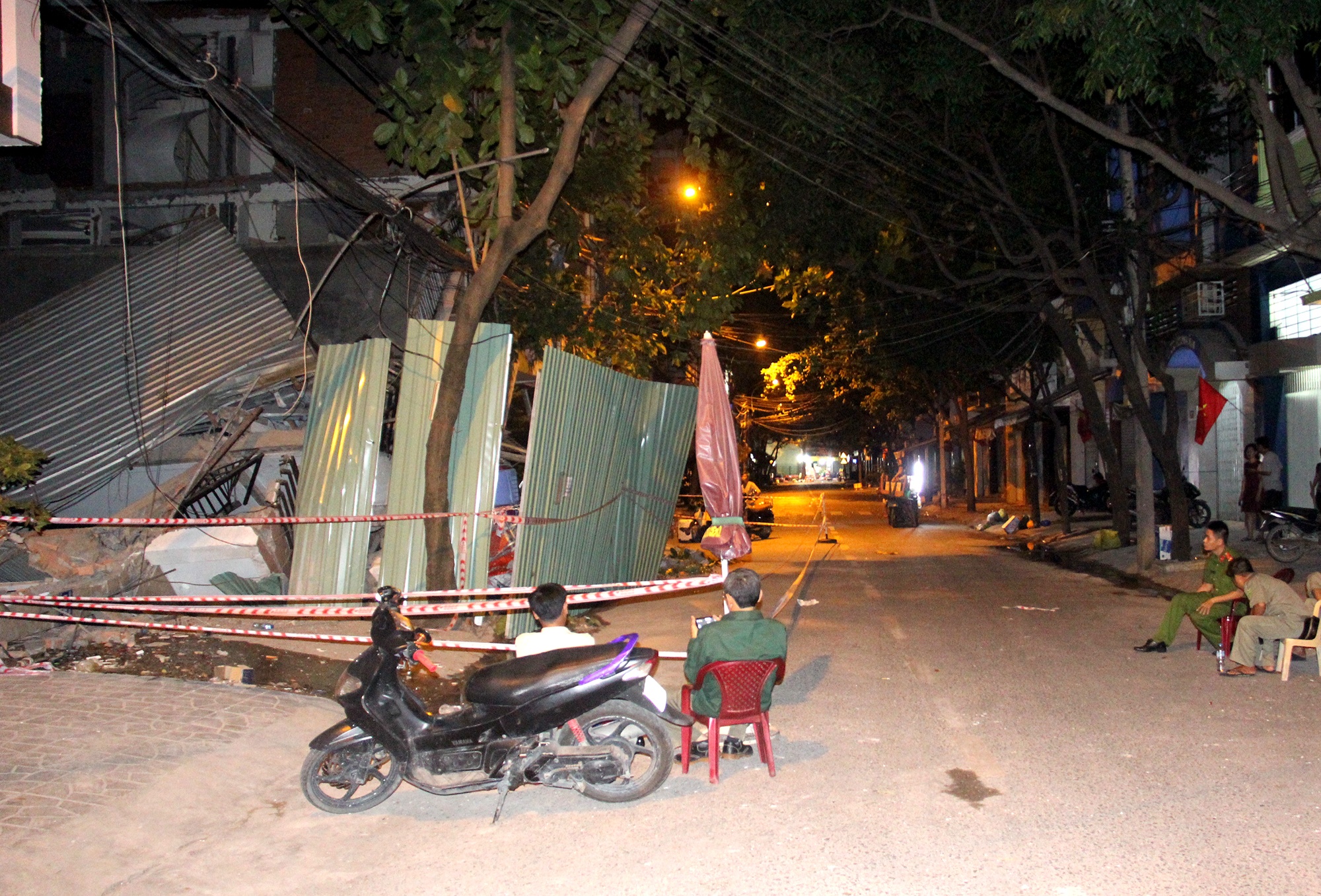 căn nhà 3 tầng thành đống đổ nát ảnh 10 can nha 3 tang thanh dong do nat anh 10