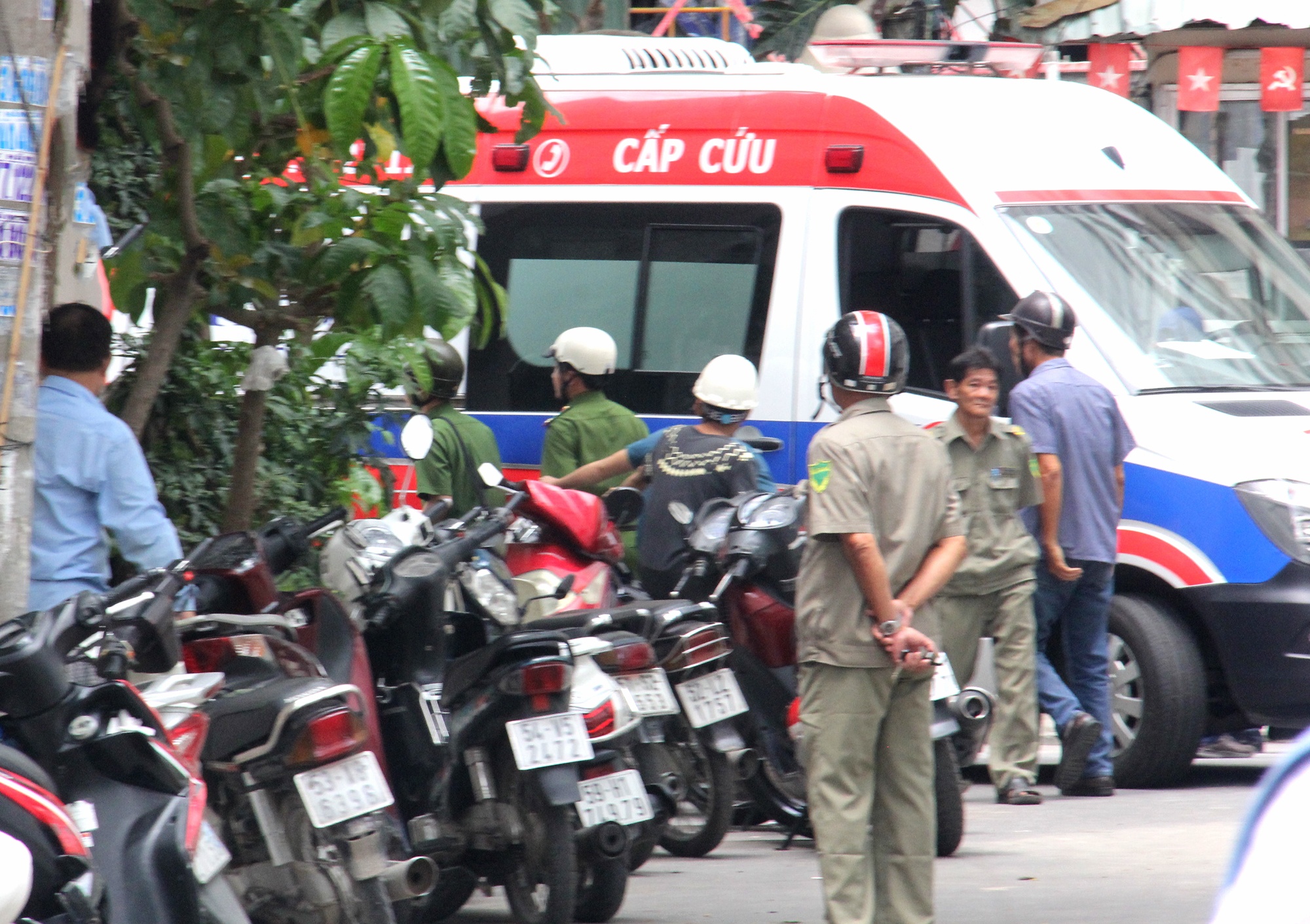 Roi tu cong trinh toa nha cao tang, nam cong nhan tu vong hinh anh