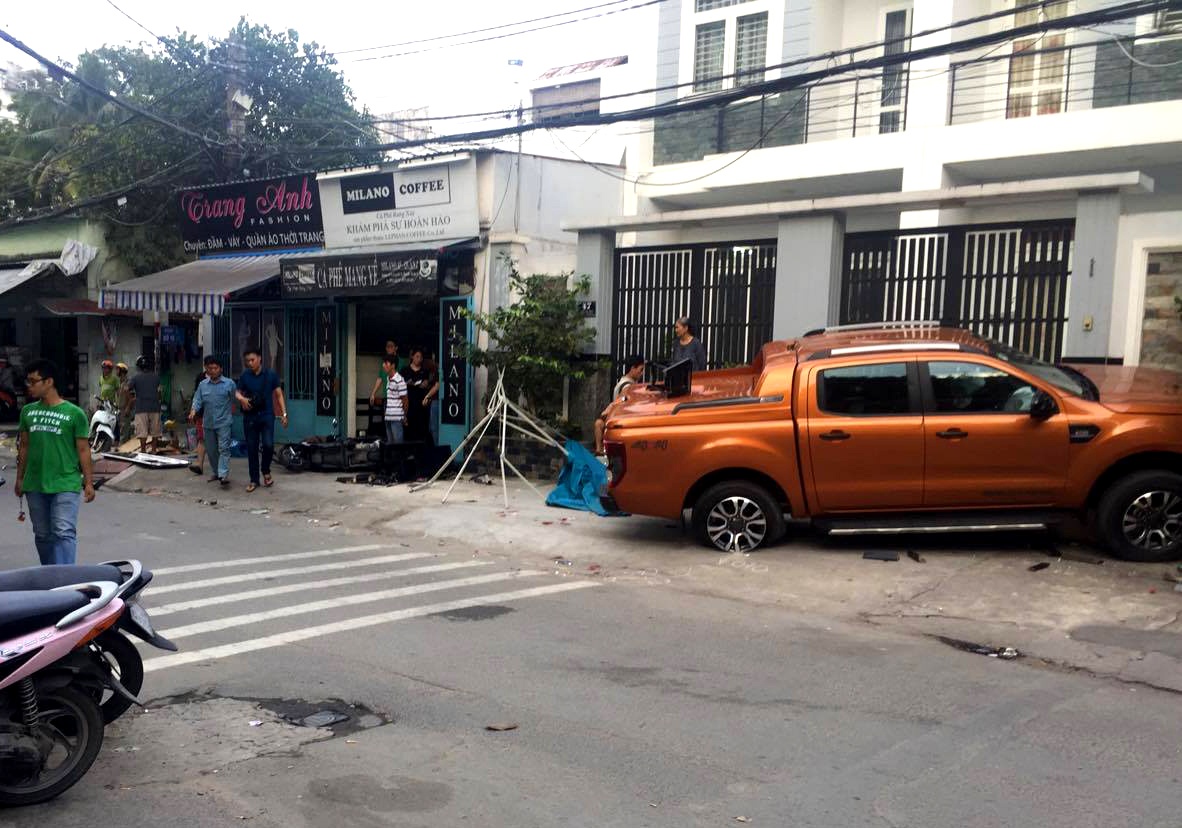 xe bán tải tông chết người ảnh 2 xe ban tai tong chet nguoi anh 2