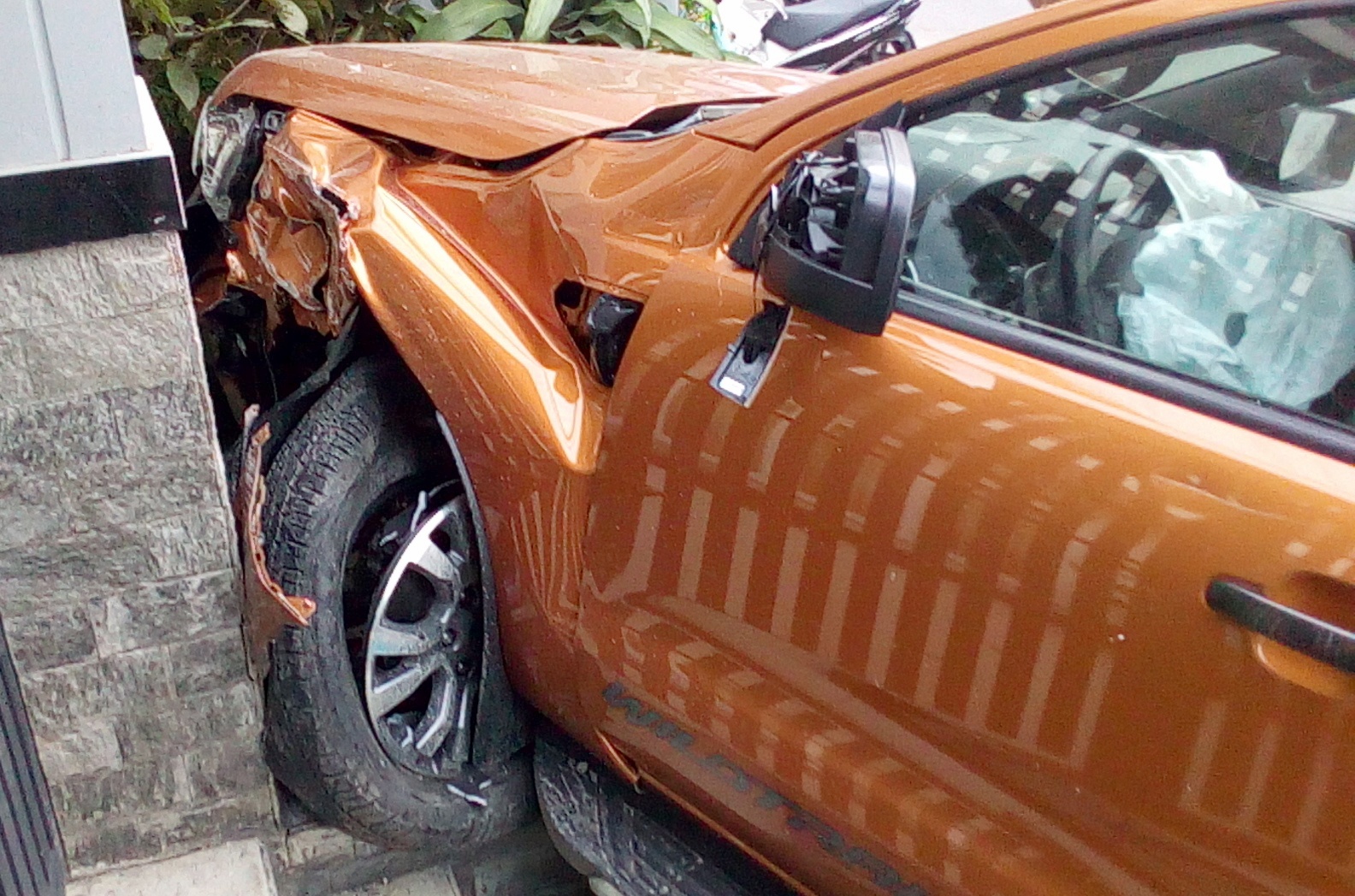 Ford Ranger tong chet nguoi phu nu o Sai Gon hinh anh