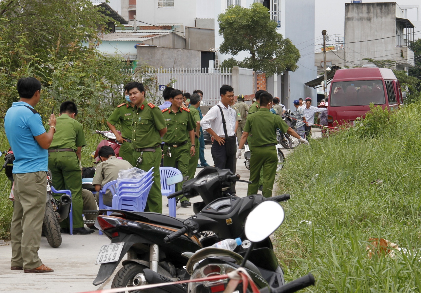 thi thể bé trai còn nguyên dây rốn ảnh 1 thi the be trai con nguyen day ron anh 1