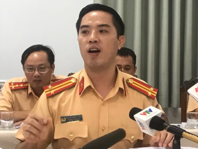 Truong phong CSGT TP.HCM len tieng ve nan mai lo va 'tiep thi sua' hinh anh